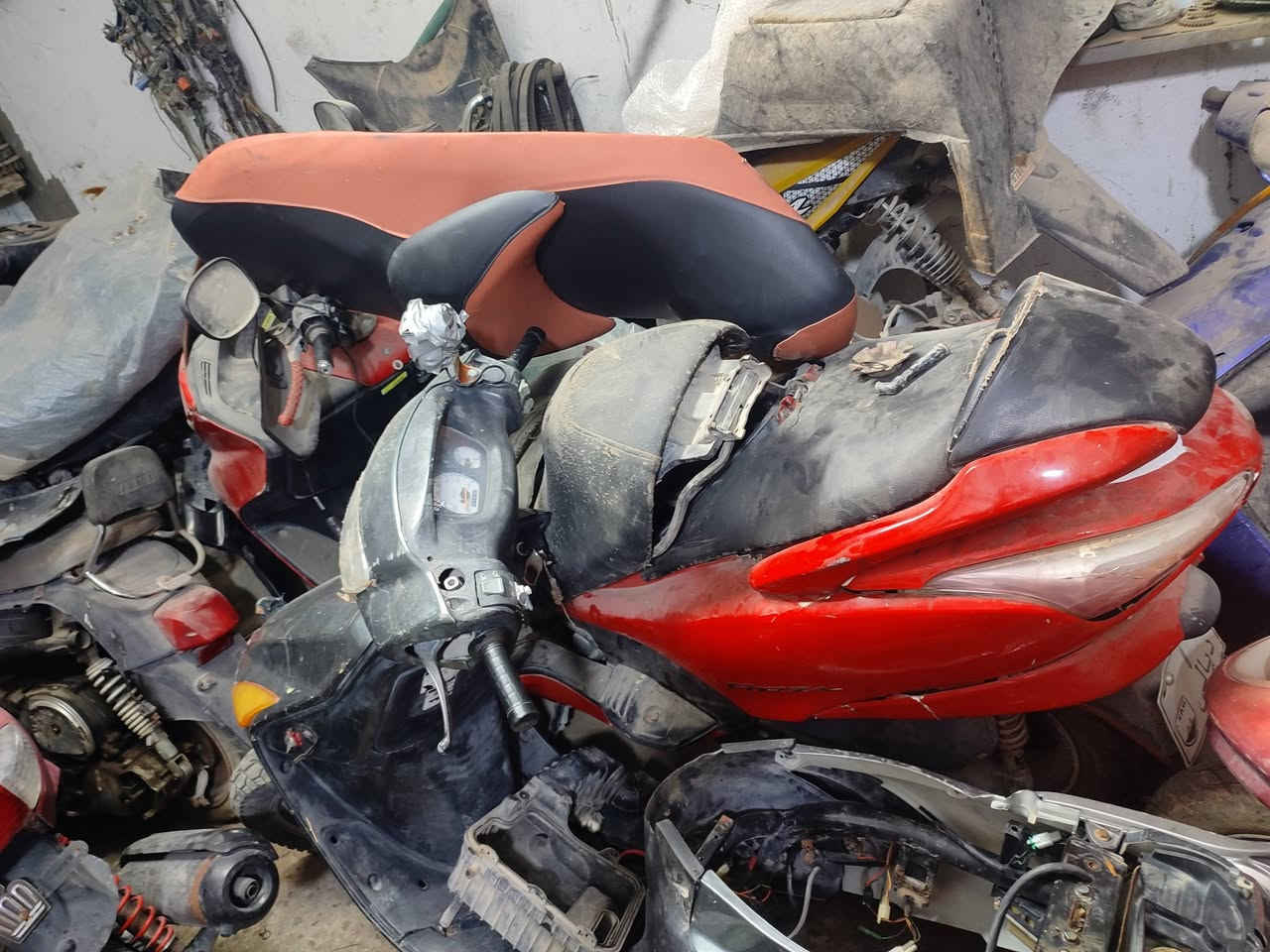 هاي الفروزه صفر 8 لبيع  كفراته تعبانه شوف عينك بس دراجه كفاله عامه محركه. شغاله فحص وي ماجان بس نقصه بصمه مالته عاطله ***********
