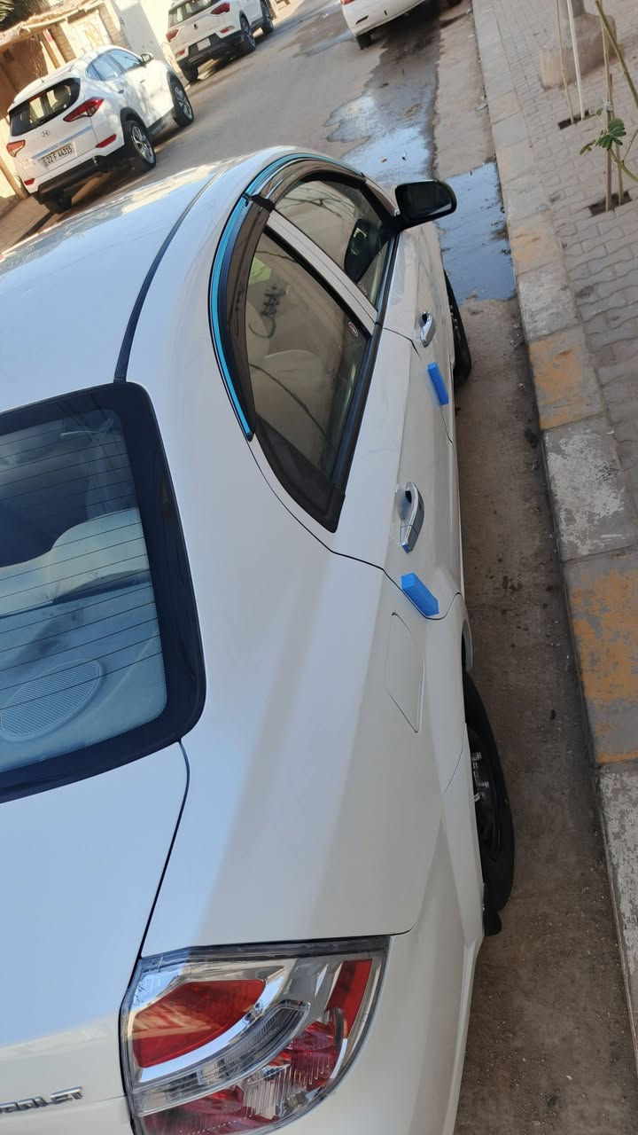 افيو للبيع موديل 2013
ثلاث قطع صبغ بدون داخل 
مكينه 1600 خليجي كفاله 
كير كفاله 
تبريد ثلج
حداديه جديده
كهربائيات جاهزه 
شاشه + دوشمه جديده 
السعر 67$ وبيهه مجال بسيط 
العنوان النجف  ***********
