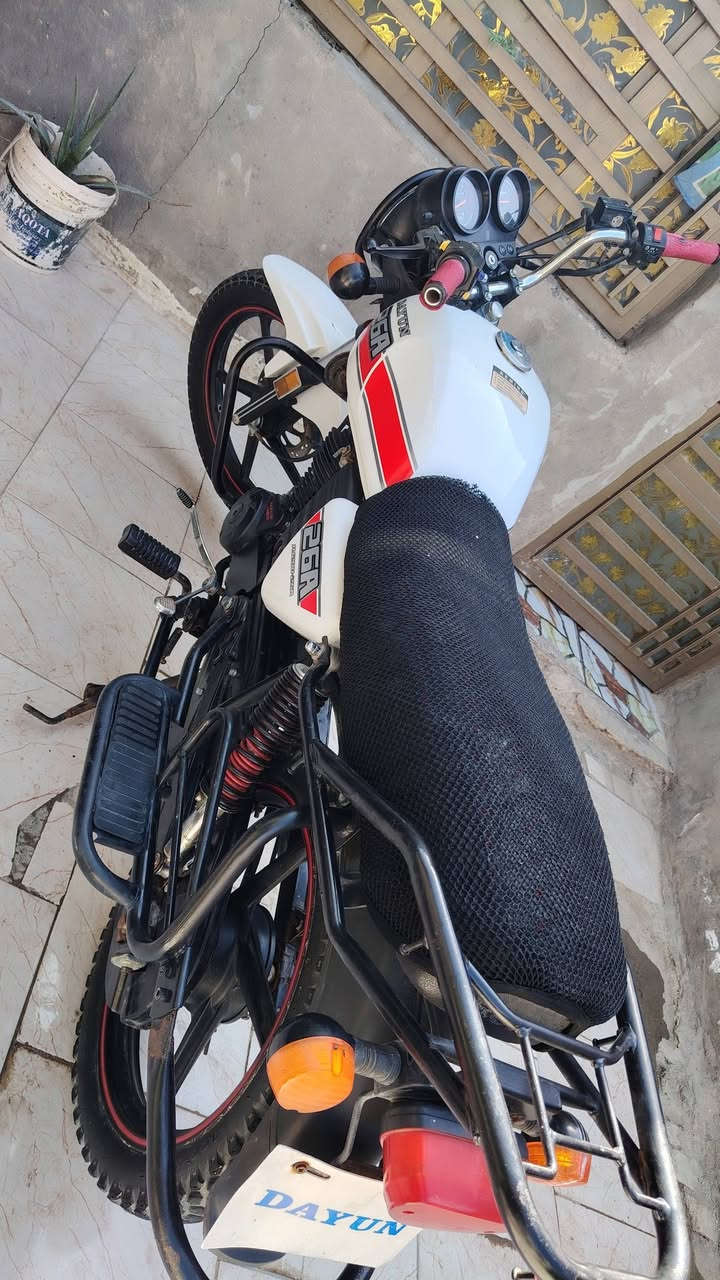 ديوان موديل، 21نضيفه دراجه مامفتوحه لاتبخير ولاتنقيص مكينه 200الون احمر شرط كهربايته كله شغاله المكان ناصريه قضاء الدوايه الشراي يتصل ***********او يجي خاص
