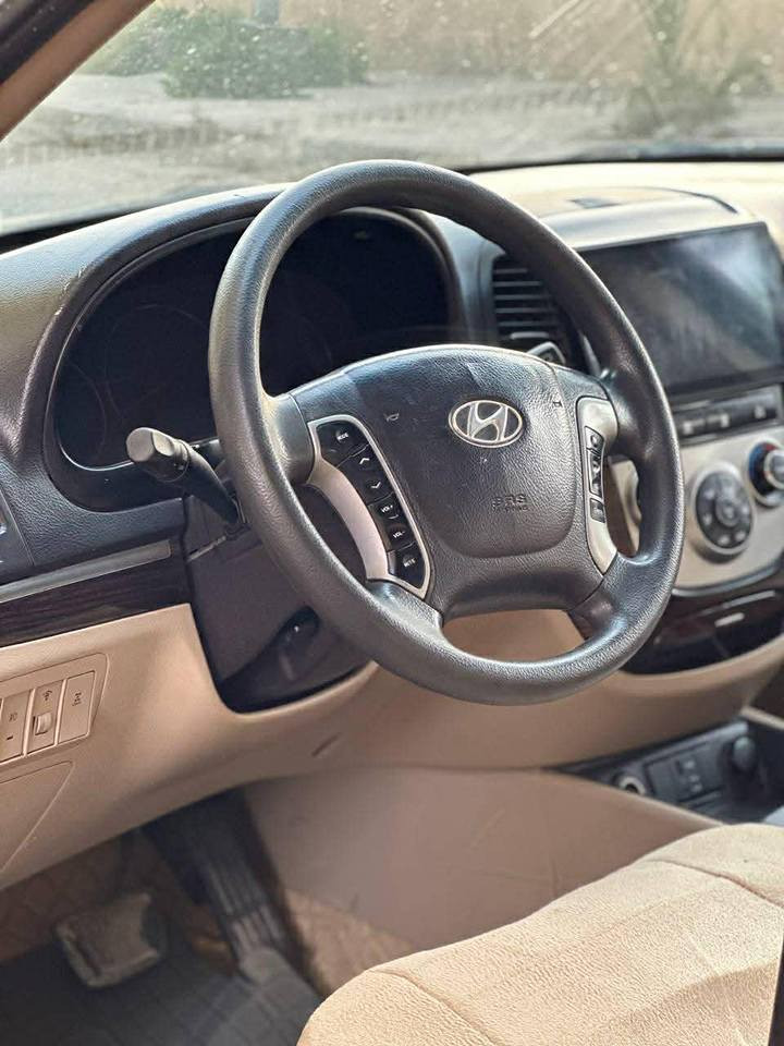 السلام عليكم سنتافي موديل 2010 السياره مجفيه ومصلحه فول مواصفات محرك 3500 كفاله وكير 6 نمر هم كفاله تبريد 3 قطع 7 راكب مكفوله شواصي ولغود وحوض السياره حلوه وتعمير حلو سنويتها لل 28 السعر 105 للأستفسار  *********** مكاني نجف المناذره النجف, العراق
