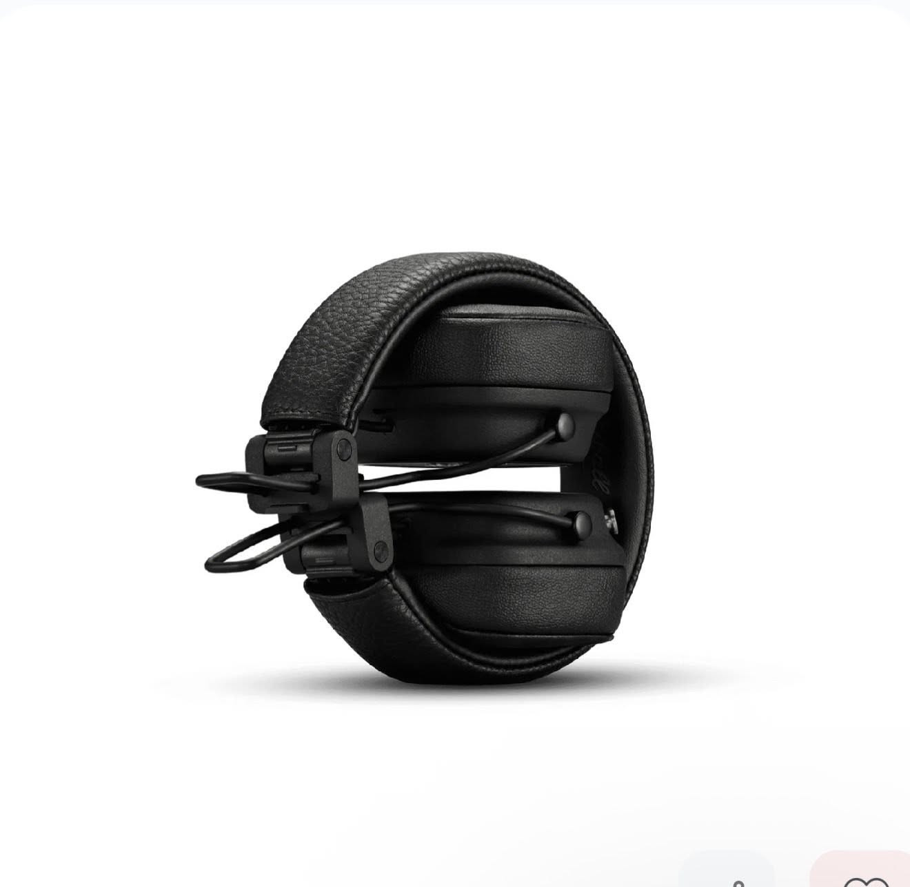 سماعات الرأس Marshall Major IV
هي سماعات لاسلكية توفر أكثر من 80 ساعة من التشغيل، وتتميز بتصميم مريح قابل للطي مع عناصر مارشال الكلاسيكية ومقبض تحكم متعدد الاتجاهات. 

تصميم كلاسيكي وصوت قوي 🎧
 • بطارية تدوم أكثر من 80 ساعة
 • شحن سريع: 15 دقيقة = 15 ساعة استخدام
 • صوت قوي مع باس واضح
 • Bluetooth 5.0 + مدخل سلكي 3.5mm
 • مايكروفون للمكالمات
السعر : 25 الف فقط 
للاستفسار: ***********
