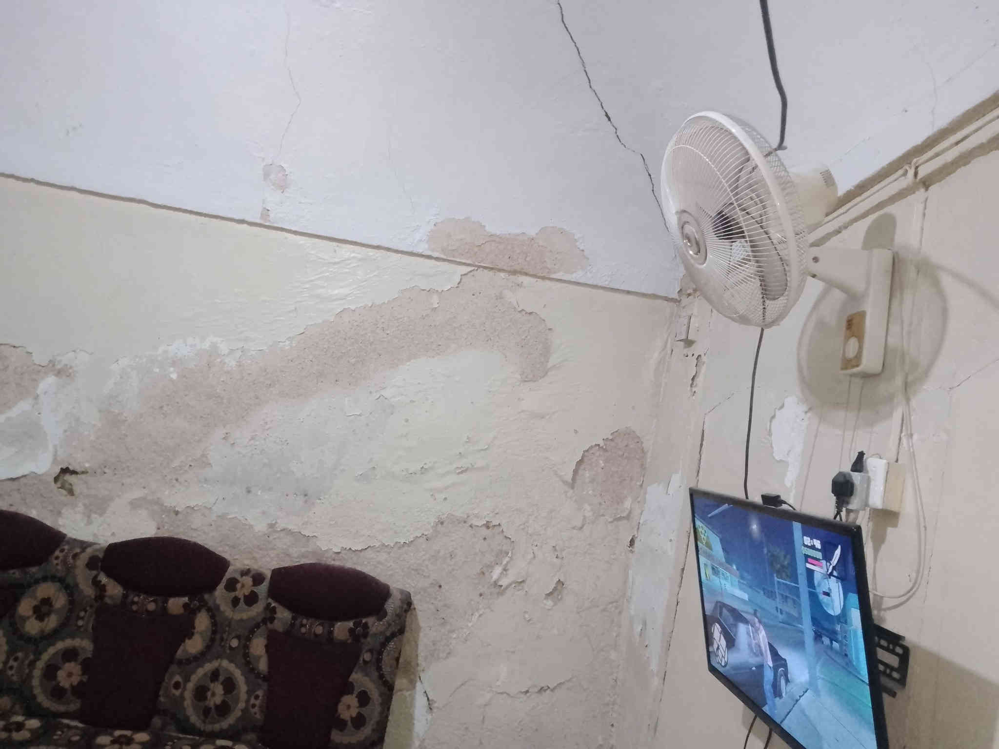 السلام عليكم 
بيت ورثة قديم للبيع
مساحة 63 متر 
موقعو كلش زين وقريب عالشارع العام 

جانب الايمن /  فاروق القديم قريب على جامع عمر الاسود والبان الشيخ 

للأستفسار الاتصال على هذا الرقم ‏‪***********‬‏
