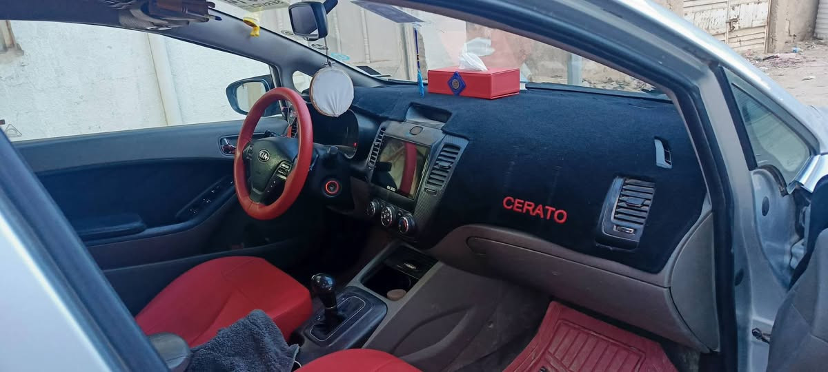 سيراتو موديل 14 بيه صبغات بسيطه ابيع حزام بدون ضربه وبدون معجون خليجي مكينه 1600 سياره جاهزه رقم اربيل اريد  مراوس موديل احدث حسب القناعه ***********  المكان النجف مواصفاته مري شفط
حساسات 
تبريد امامي خلفي 
5 ويل كب 
تحكمات ستيرن 
مثبت سرعه 
سياره جاهزه من كولشي
