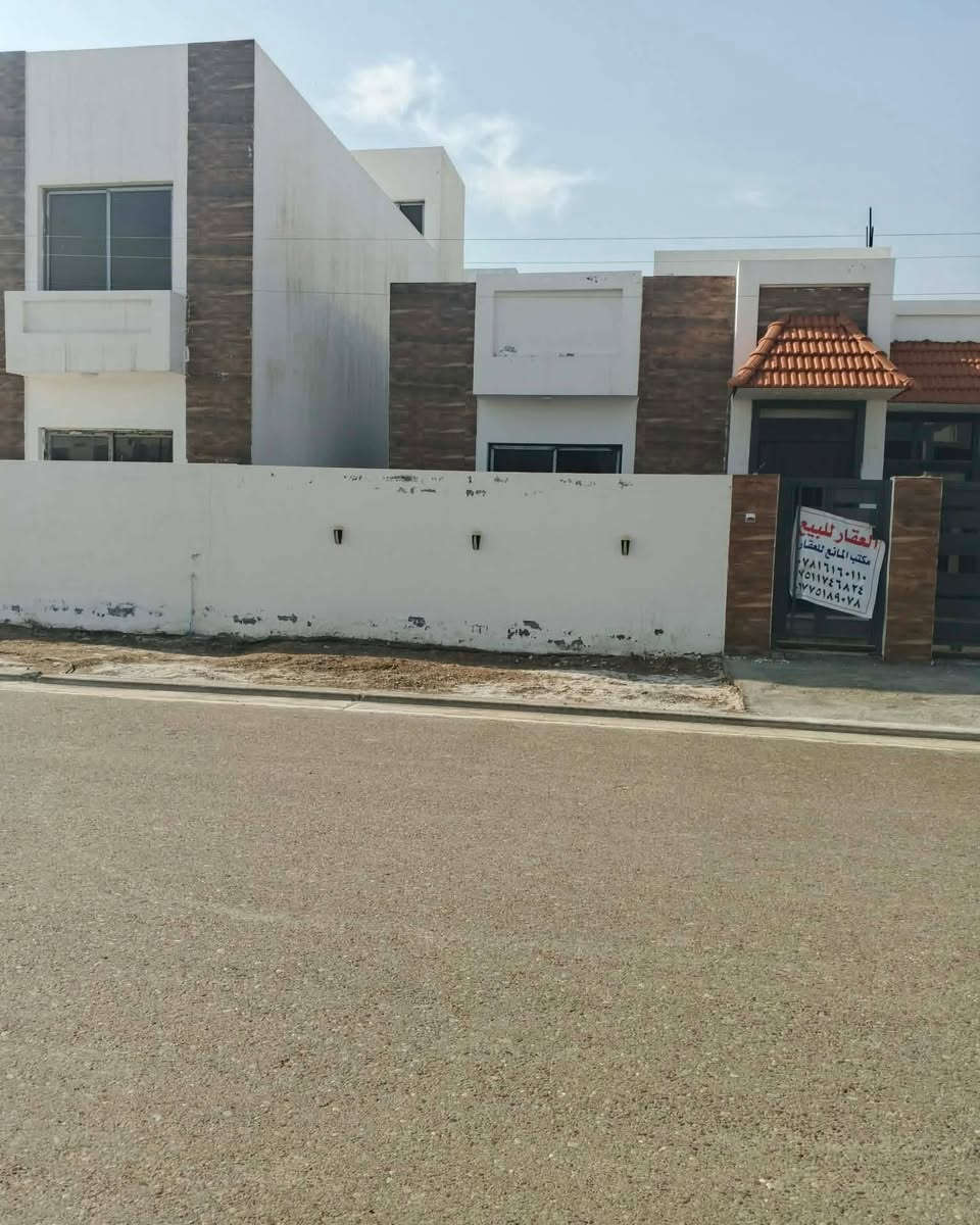 للبيع
بالفلوجه/مجمع ستي الفلوجه السكني خلف جامعه السراج الاهليه في مدخل الفلوجه الشرقي دار 250m طابق واحد غرفتين نوم سويت و استقبال وصاله ومطبخ حار وبارد وكراج وحديقه وشارع 15m وخدمات كامله كهرباء ارضيه (دفن)وشوارع مبلطه ومجاري البيت بناء 2025 وزيرو غير مستخدم  من أهم مميزاته انه تم تقفيله من قبل صاحب البيت بمواصفات أرقى  حيث الارضيه مرمر وجدران المطبخ والصحيات مرمر وسحبات  واضائه مخفيه كل البيت وكهرباء بوري ومواد اصليه وعدد نقاط اكثر وماء BBRوخزان ماء اكبر وأبواب تختلف من حيث السمك والديكور وشبابيك المنيوم اسود اصلي محكم البيت مسدد كافه المبلغ للشركه الاستثماريه السعر 155مليون ونتفاوض ***********//***********
