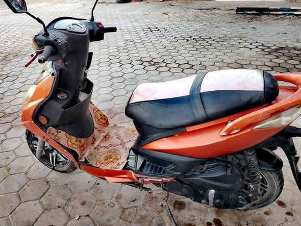 كايمكو للبيع
دراجه نضيفه جدا تايرات جدد امامي خلفي 
بريك امامي خلفي شغال 
كهربائيات كلها شغاله اشارة لايت عالي ناصي هورن 
باتري جديد نكره سلف 
شراي يتواصل *********** السعر بيك خير وتدلل
