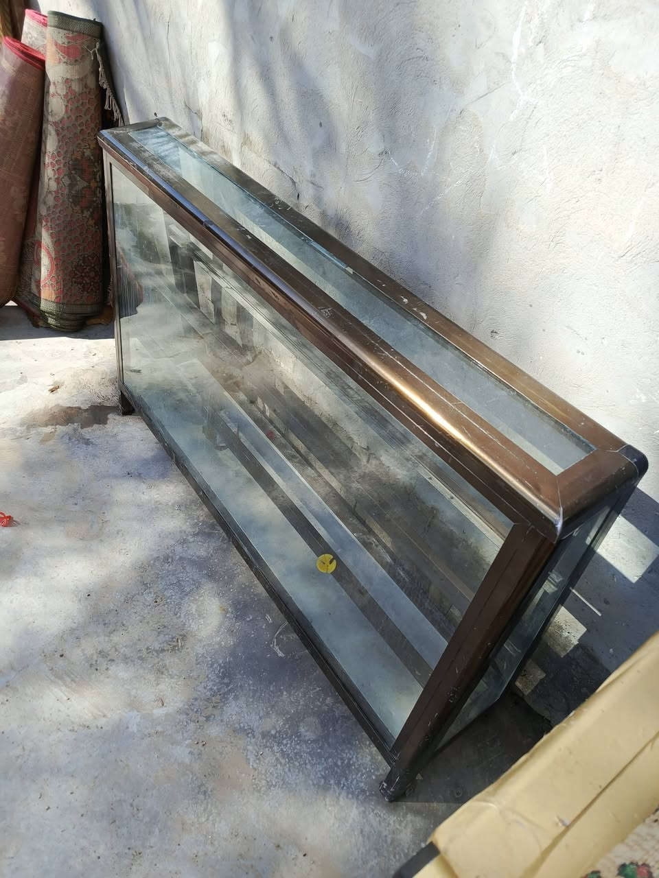 سلام عليكم عارضه مال اسواق عرض مترونص او متر وربع السعر ٣٠بغداد منطقة الانتصار ***********
