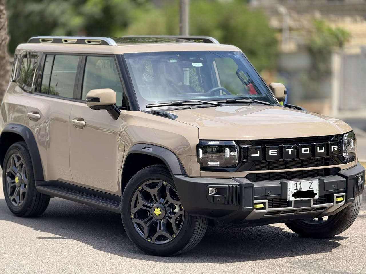 السلام عليكم
للبيع فقط 
بدون مراوس فقط بيع 

جيتور تي 2 2025 
Jetuor T2 2025

ارغب واغلى لون بهذا موديل ( الصحراوي ) او بيجي

ماشية 26 الف كيلو متر 

ام الضمان بعده ضمان شركة هارلم

داخل زيتوني حزام برتقالي

فول 1/1

    مكينة 2000 تيربو
* قوة 251 حصان
* عزم 390 نيوتن متر
* جير أوتوماتيك DCT من 7 سرعات
* دفع رباعي XWD ذكي
* عدة أوضاع قيادة: عادي، اقتصادي، رياضي، ثلج، رمل، صخور، X Mode
* قفل دفرنس إلكتروني
* نظام نزول المرتفعات وصعود التلال
* نظام Crawl Control للطرق الوعرة
* خلوص أرضي 220 ملم تقريباً  

* ABS
* ESP نظام الثبات الإلكتروني
* TCS مانع الانزلاق
* 360 كاميرا محيطية
* رادارات أمامية وخلفية
* مراقبة النقطة العمياء BSD
* تحذير الخروج عن المسار LDW
* المحافظة على المسار LKA
* فرملة طوارئ أوتوماتيكية AEB
* تحذير التصادم الأمامي FCW
* تحذير التصادم الخلفي RCW
* مثبت سرعة متكيف ACC
* مساعد الزحام المروري TJA  

* شاشة وسطية كبيرة 15.6 إنج
* عداد رقمي 10.25 إنج
* معالج Qualcomm Snapdragon 8155
* شحن USB و Type-C أمامي وخلفي
* شاحن لاسلكي
* إضاءة داخلية Ambient Light متعددة الألوان
* نظام صوتي 12 سماعة بالفئة العليا
* تحكم كهربائي بالمقاعد الأمامية
* تبريد وتدفئة للمقاعد
* ذاكرة مقعد السائق
* فتحة سقف بانوراما كبيرة  

* ويل 20 إنج
* مرايا كهربائية مع تدفئة وطي أوتوماتيك
* إنارة LED كاملة
* مساحات مطر أوتوماتيكية
* زجاج أمامي عازل للصوت
* إضاءة ترحيبية بالمرايا
* طاولة تخييم مدمجة بالباب الخلفي ببعض الفئات  

* عمق خوض ماء حتى 700 ملم تقريباً
* زاوية اقتراب 28°
* زاوية مغادرة 30°
* عرض معلومات الطرق الوعرة على الشاشة
* نظام رؤية أسفل السيارة الشفاف (Transparent Chassis)  

ومعروفة مواصفات ولون مميز ورقم بغداد تحويل بنفس اليوم 

السعر 38.000.0000 مليون دينار عراقي

عنواني بغداد الكرخ البياع 

***********

