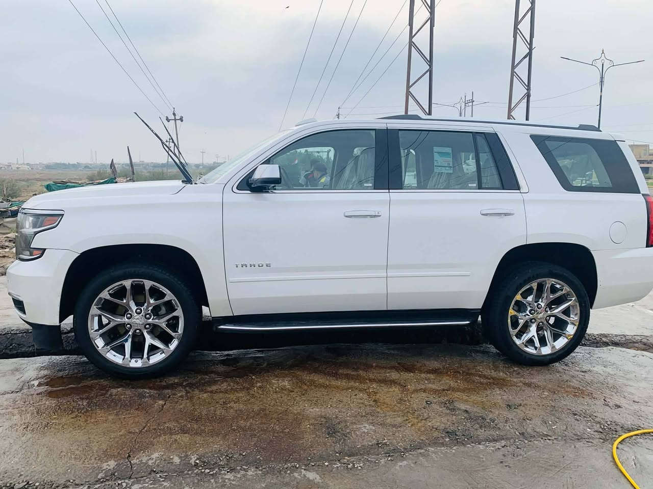 تاهو 2018خليجي بريمر ضوء القمر
خليجي رقم بغداد بأسمي    
فول مواصفات 

مواصفات السيارة 
داخل جلد قرميدي
سلايد روف
كراسي امامية كهرباء 
كراسي هزار عند اقتراب السيارة من اي شي 
كراسي امامية  خزن ميموري 
كراسي امامية تدفئة و تبريد 
كراسي خلفية كهرباء و تدفئة
تحكم بالتبريد خلفي شاشة
شحن الهاتف لاسلكياً
رادار
كروس سرعة
داتا شو DATA SHOW
خمس بصمات
فول تحكم استيرن
استيرن كهرباء
استيرن تدفئة
شاشة عرض الاعطال
ثلاجة
صندوك كهرباء
فتح صندوك تلقائيا عن طريق القدم(صندوك جلاق)
نظام السير على الخط
كير اوتو و عادي
حساس امامي خلفي
نظام تحكم بمستوى الضوء الداخلي
مانع انزلاق
منضومة زنون عالي ناصي 
تحكم كهربائي بالبريك والبانزين
فور ويل
شاشة امامية كبيرة 
شاشة خلفية 
كامرة خلفية 
تشغيل عن بعد
قاصة سرية
اشاير بالمري
مري كهرباء(شفط)
وياها تخم بردات 
صدر كير محرك  كفالة
اي ستفسار اتصل 
***********
***********
