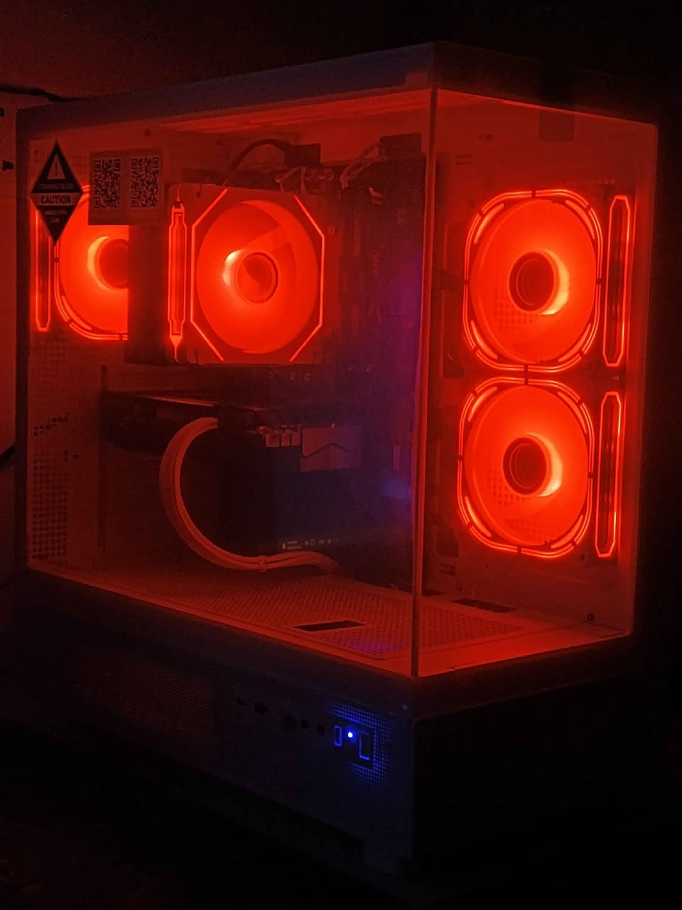 السلام عليكم 🌹 
حاسبة+شاشة+ماوس+كيبورد+ماوس باد

مواصفات:

الحاسبة
I7 8700
Deepcool 400xt cpu cooler with argb fan
Msi z390-S01
16gb 2×8 3200mhz puskill ram
Peladn RX 6600 8GB GDDR6
Adata 256gb ssd 
Seagate 500gb green 
Gamemax gp-550w psu 80+
Dark flash dpx90 white with 3argb fans
Windows 11 pro 25H2 

الشاشة
Philips 1080p 24inch 144hz va مقوسه

الاكسسوارات
ماوس hxsj t90 wireless white 
كيبورد ميكانيكي ريد سوتج ابيض rgb
ماوس باد حجم 90×45×3 mm

السعر 915 الف مع التوصيل فقط 🔥 
توصيل لكل المحافظات 🚚 

الكيس جديد بالنايلون والاكسسوارات كلهن جدد

العنوان: بغداد السريدات الجديدة وره صيطرة الشعب 
تريدهه توصيل او تريد تجي و تفحص باليعجبك

للحجز خاص او واتساب:
*********** بغداد, العراق
