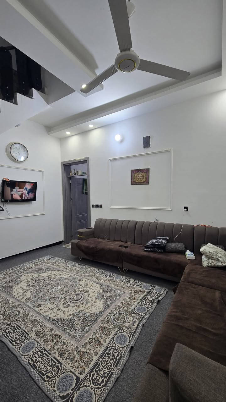 ⭕ بيت للبيع طابو زراعي سند 25 )(مشمول تطويب خدمات تبليط_)
⭕️المساحة 100 شارع 15
⭕️العنوان الدار  / التقية الثالثة _ داخل مجمع الروان النموذجي 
⭕️بناء البيت 2025
⭕️بناء  مسلح 
—————————————
           تـــفـــاصـــيـــل الـــدار 
(كونكريت مسلح )
⚜️ غرفة
⚜️صالة 
⚜️استقبال
⚜️مطبخ 
⚜️مجاميع صحية 
⚜️طارمة  
ــــــــــــــــــــــــــــــــــــــــــــــــ

للأستفسار أتصال حصراً*********** واتساب مراجعه مكتب 🏢 العاصمة للعقارات والمقاولات العامه العنوان ام الخيل ساحه الاحتفالات قرب البلديه الجديده***********
