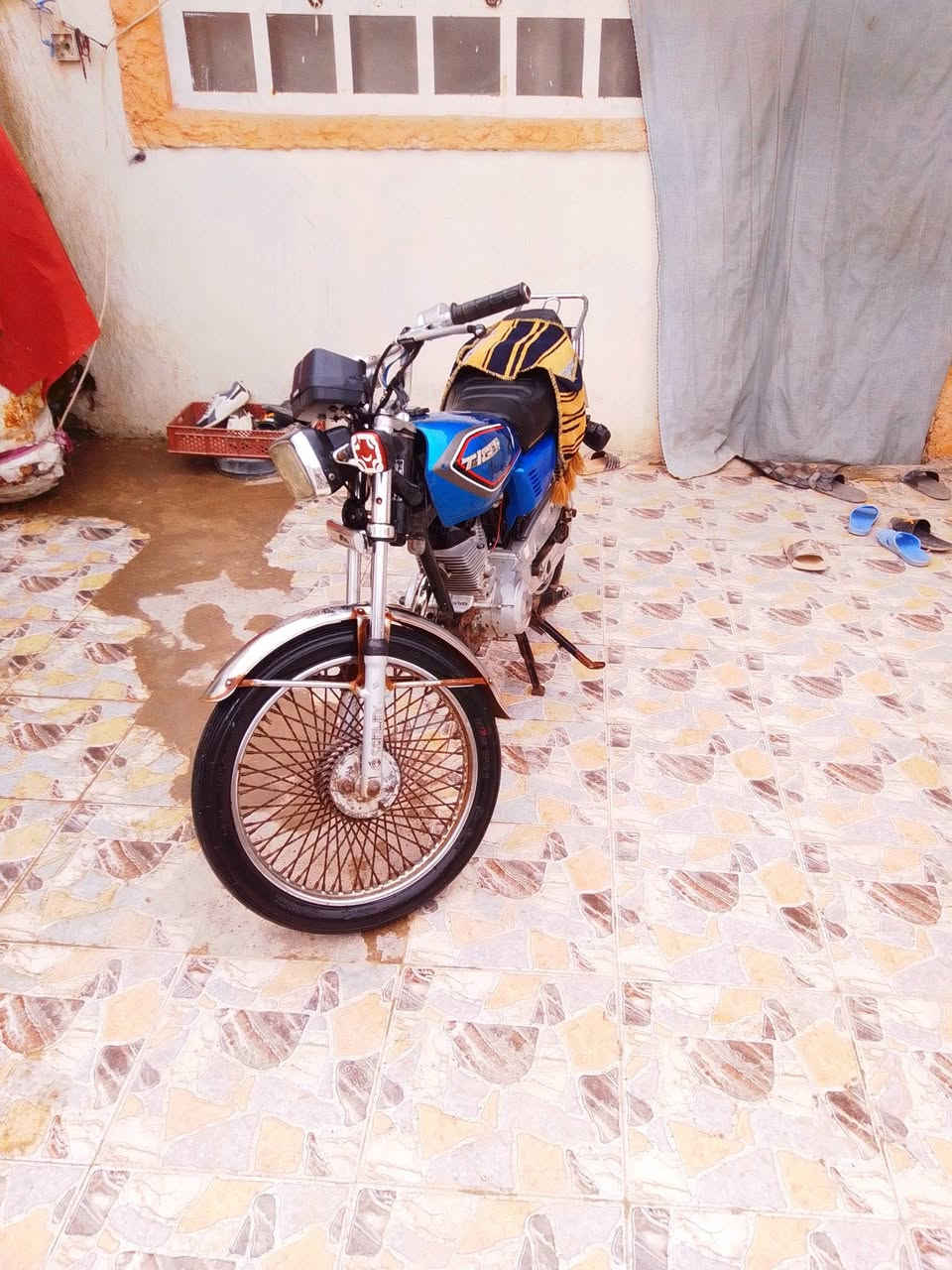 السلام عليكم دراجه للبيع نضيفه أوراق اصولي السعر 400المكان حله قرب شريفه ***********
