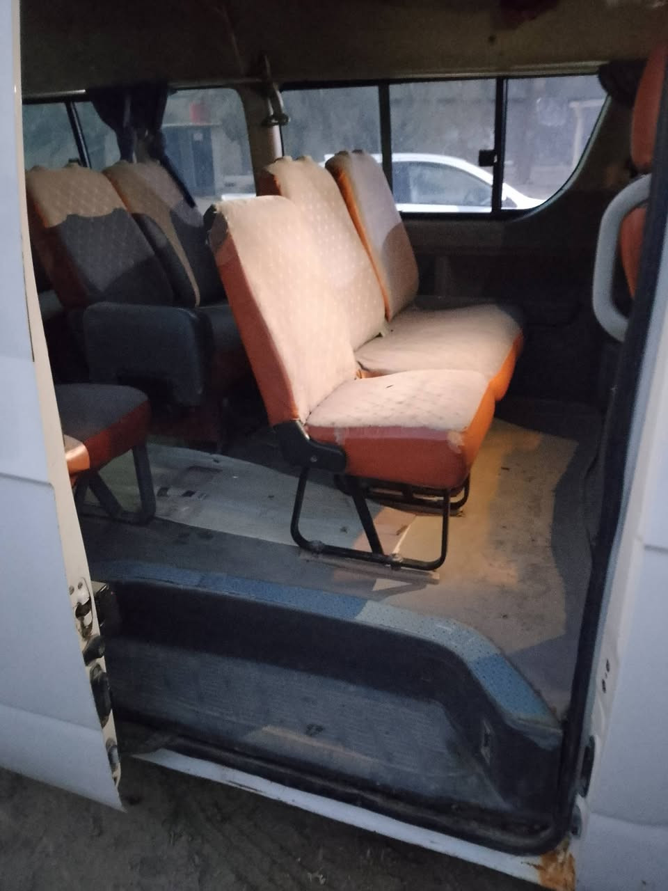 السلام عليكم جنبي عالي موديل 15 مصفره هيئه او غرامات  السياره كامله مكمله نقص مابيه رقم انكليزي باقي على استلام ويل كب تخم تاير  جديد كير أو محرك واكسل خير من الله   حداديه نضيفه السعر 145 أو بيه مجال للشراي للاستفسار على الرقم  *********** 
***********
