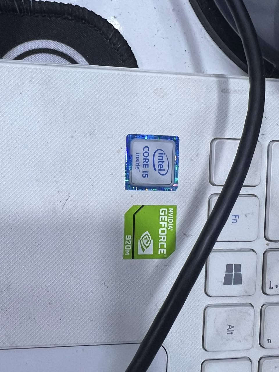 ايسر كوراي فايف جيل 6
هارد ssd128
هارد hhd واحد تيرا
رام 6 كيكا 
كرت شاشه 2 كيكا 
250 الف بيها مجال
***********
