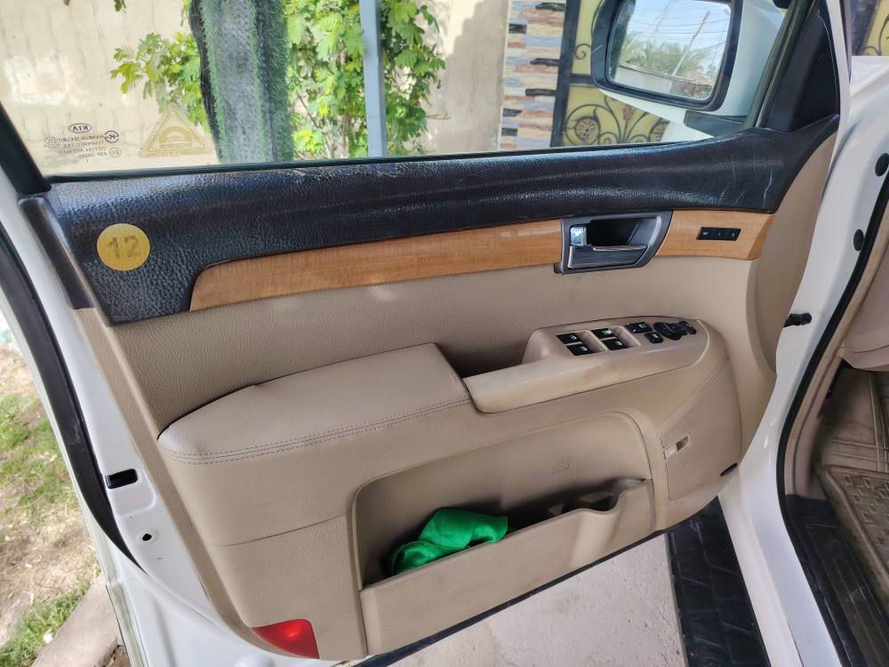 السلام عليكم
كيا موهافي موديل 2012
 رقم بغداد انكليزي
ماشيه 133
 فور ويل فول السياره ١/١
مكينه وكير شرط
 تدفئ تبريد ثلج
 زنون عالي ناصي 
 مكينه ٣٨٠٠ ثلاث قطع تبريد ٧ راكب
 حداديه ٩٠٪ سنويه بأسمي تحويل مباشر
ألسعر ١٥٥ وبيه مجال 
 عنوان الكوفة *********** النجف, العراق
