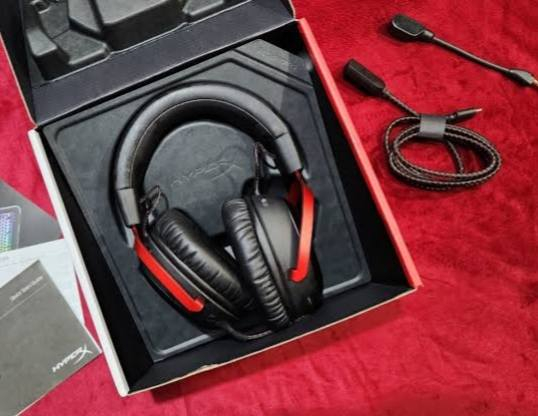 سلام عليكم سماعه هايبر X كلاود 3 اوبن بوكس قليل ستعمال ملحقات مايك وتحويله من ابره لتايبسي كارتونه وغراضه كاملهه + تحويله سماعه حترافيه مال العاب منفصله تباع
عنواني النجف ملعب نجف قديم توصيل ماعندي رقم ***********
