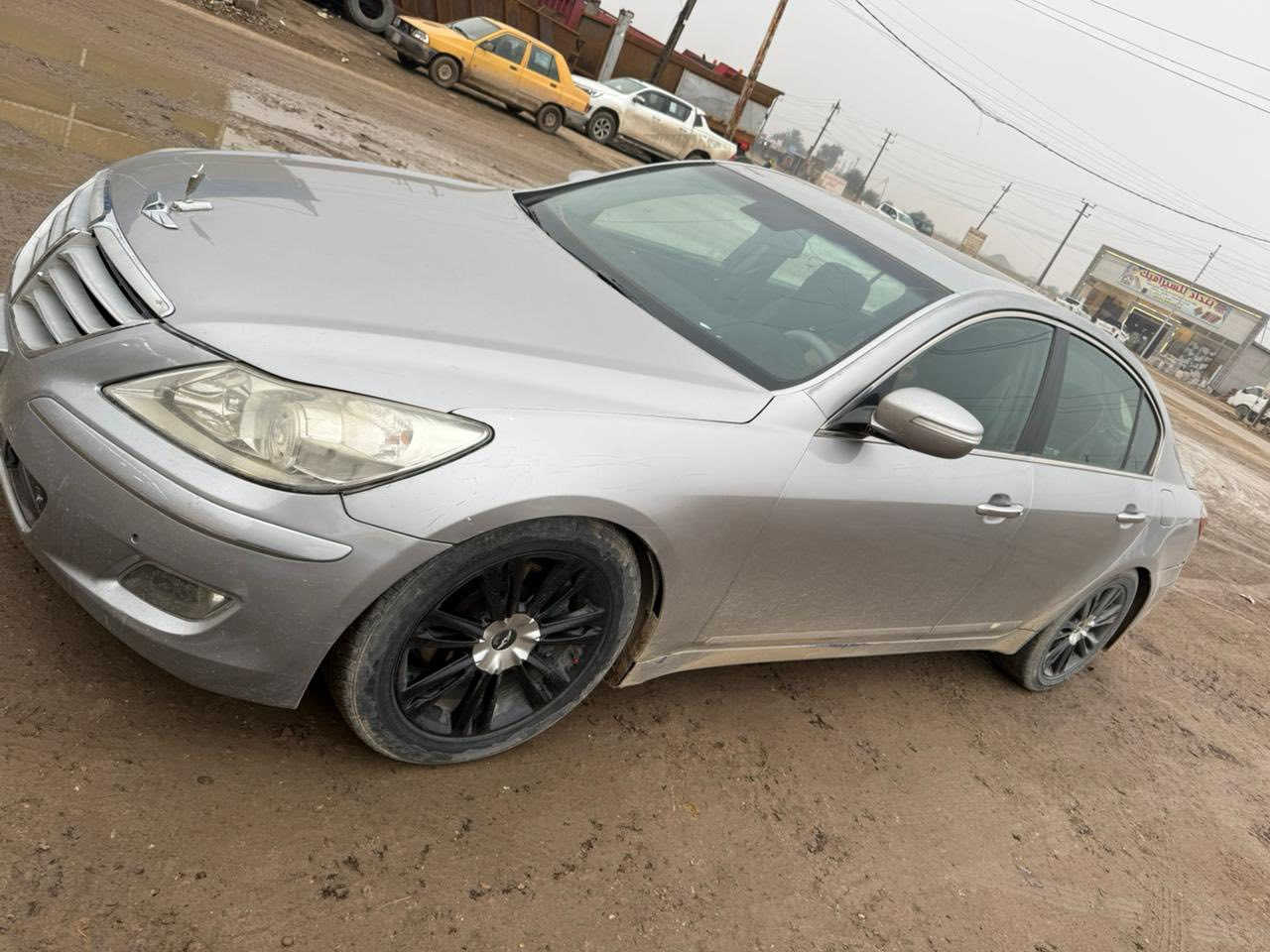 السلام عليكم فقط مراوس جنسس  مديل 2011  محرك 8 سلندر ريد خفاش مديل لفين واحد ثنين كون سيارت نضيفه نريده مال جني***********
