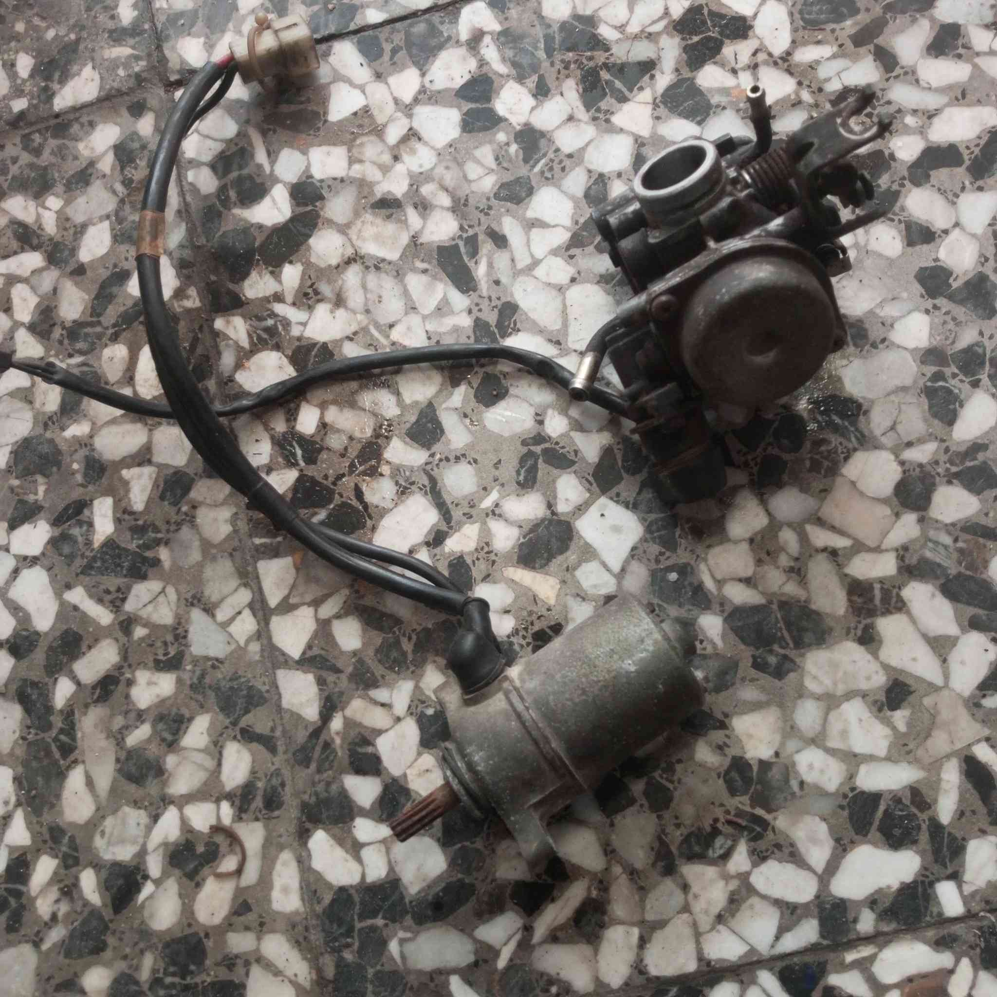 غراض للبيع. المكان بغداد الشعب
كور اصلي كراين جديد ب35 قفل رمبة
سلف وكابريتر ب35 
قبق هندر تفصيخ بس الهلال خارط ب20
شوتة بلادية مختمة ب8
غلاف مكينة كامل تفصيخ ب8 
قطرات الوردية ب2 والبلادية ب3 اصلية والرياضية ب4
كلج امامي تفصيخ ب18
واقية مال صالنصة وغلاف باتري اصلي ب4
مال سوبر الواحد ب2


**إذا كنت صاحب هذا الإعلان وتريد حذفه لأي سبب، رجاءا أرسل رسالة إلى الدعم الفني**