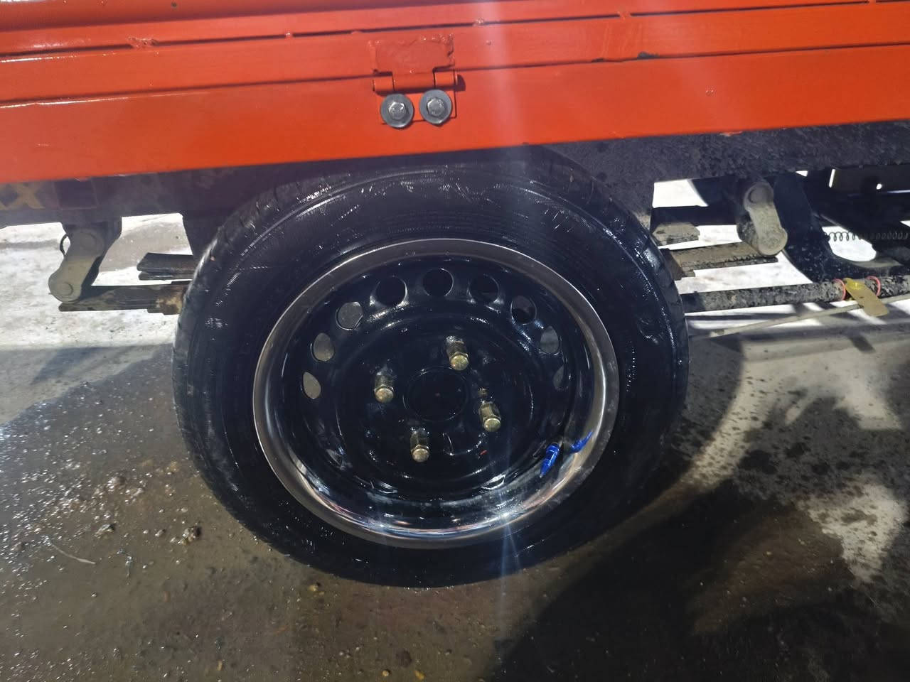 زوج تايرات لبيع ***********
