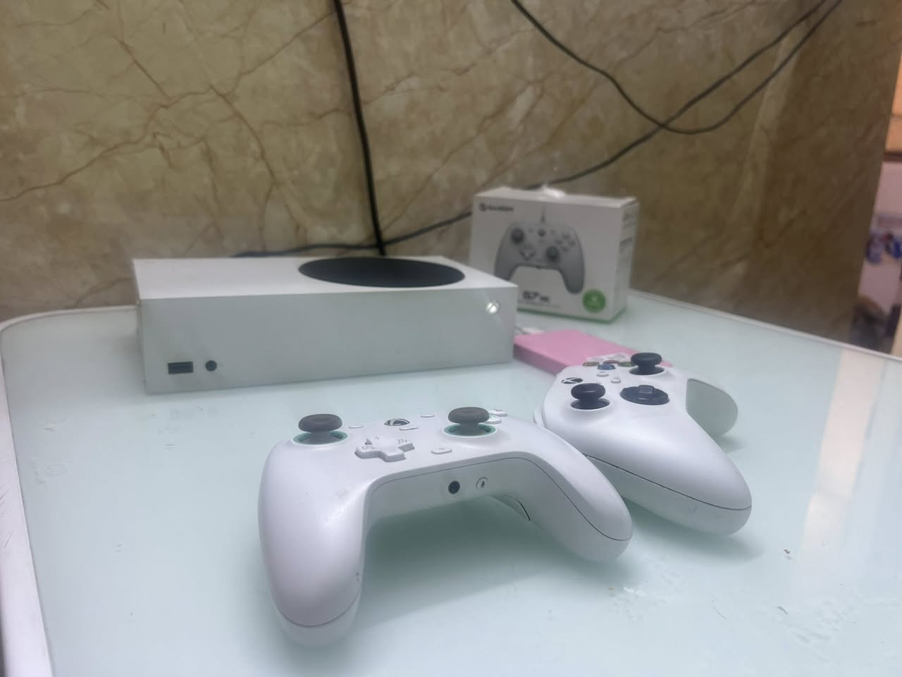 سلام عليكم
اكس بوكس سيريس إس للبيع 
ذاكره 512 ووياه هارد خارجي
مستعمل مو هواي 
وياه جوستكين
جهاز راقي وينافس بيه فيفا 26 بحساب مشترك ومودرن وارفار 3 بس يحتاجله تحديث ووياه رزدنت ايفل 7 بس يحتاج كيم باس اشتراك 
جبته ب 550 واريده 420 بيه مجال قليل
العنوان : الديوانية 
رقمي واتساب : ***********
…
