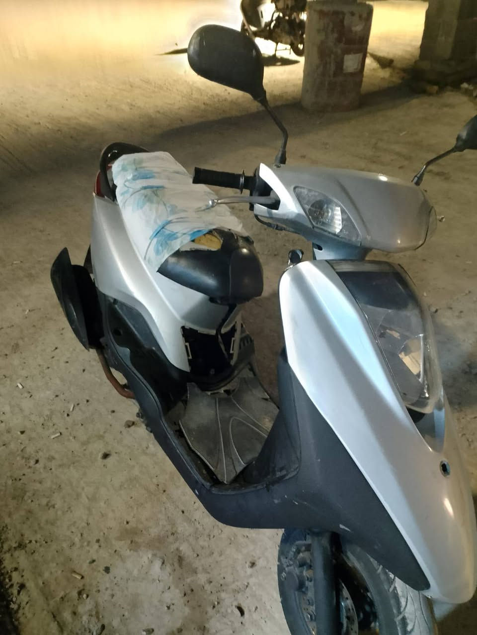 دراجه بريز للبيع كوم حديد ابيع كهربائيات شغاله تايرات جدد كفرات نضيفه السعر 225  الشراي يتصل أو خاص 
للاتصال ***********
