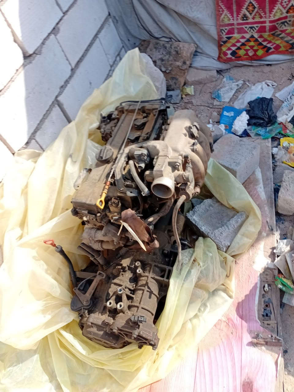 السلام عليكم  بيع محرك 1600شرط  حاويه جديد للبيع شرط الفحص محرك جديد كامل هو وتفرعاته كامل كير ومحرك ونوزلات وتفرعات كامله العنوان بصره رقم تليفون ***********
