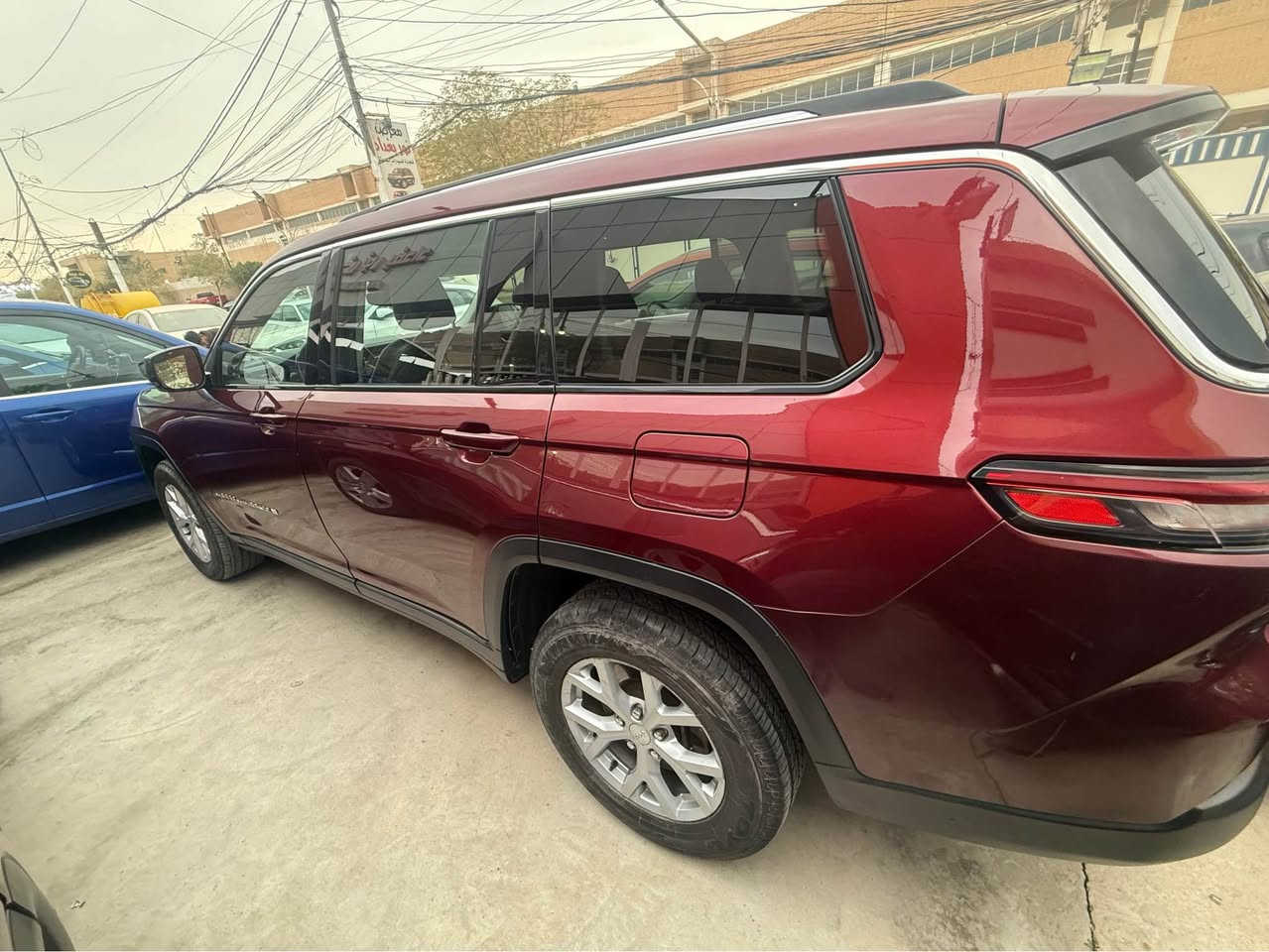 السلام عليكم جيب موديل 2022 / 7 راكب رقم بغداد بسمي ماشيه 40 حادثه بس جاملغ ايسره بدون دواخل بدون ايرباك بيه 3 قطع كلير من امريكه  بابين وجاملغ ايمنه فول مواصفات بنوراما سيارة مابيه نواقص حادثه مع منشور مكاني بغداد *********** السعر ب 255 ورقه بغداد, العراق
