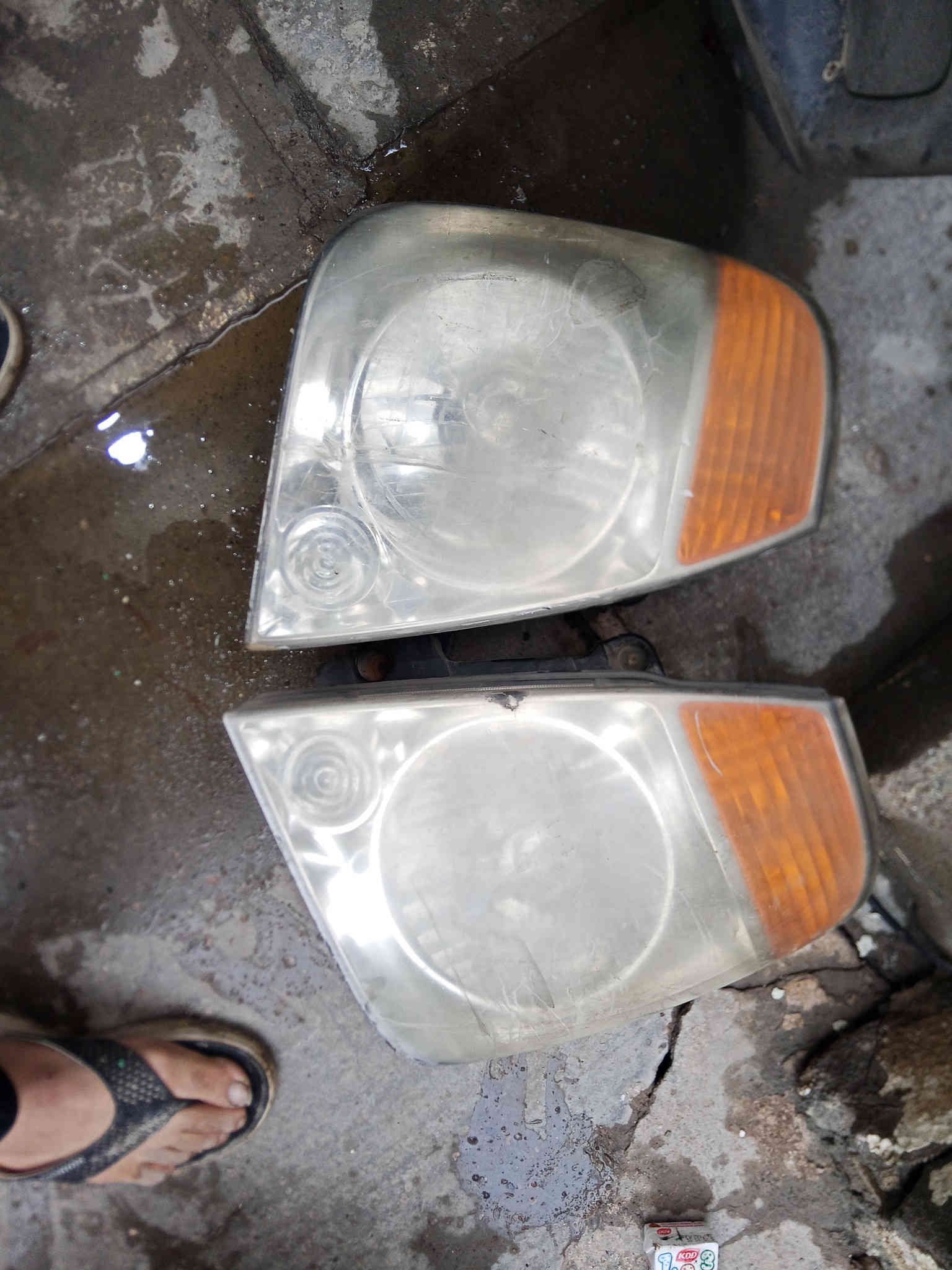 سلام عليكم بيبان 2  مقفلات كاملات هنة وجامهن وبطاينهن مال كية بنكو 3  2700  وبنيد وماصدات وصفاحية  مكان الشعب ***********
