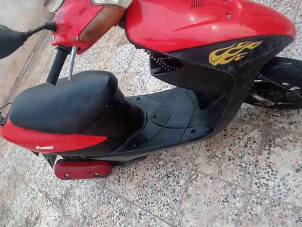 سلام عليكم دراجه سازوكي جنطه للبيع مفتوحه مره وحده بدل بيهاا بس بوشه وبستم دراجه شغاله من ساسها رأسها كهربائيات شغاله سلف شغال بس عوزها باتري تواير جدد مكينه نااااعمه أوراق مابيهاا اكفلك عشائرين لايت بك لايت اشاير كله شغال جاهزه دراجه تاخذهاا منا ربع ماذب عليهاا دراجه للبيع سعر ب٢٠٠ وبيهاا مجال للشراي فقط اي استفسار خاص مكان حولي الاف دار رقم ***********
