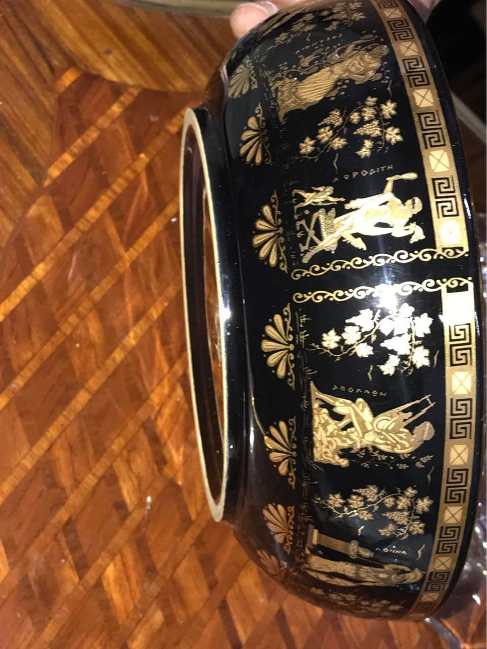 بميه الدهب 
قطر٢١سم
ف ارتفاع 6سم الاسكندرية, مصر


**إذا كنت صاحب هذا الإعلان وتريد حذفه لأي سبب، رجاءا أرسل رسالة إلى الدعم الفني**