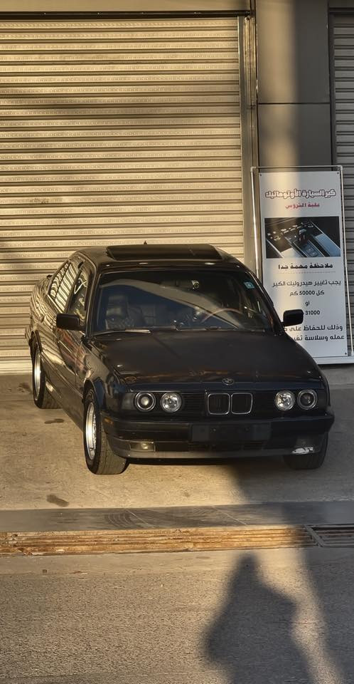 سلام عليكم
525 BM 💀
1992 اصل وفصل 
كبس ديجتال
كير توماتيك 
سلايت 
جوم كهرب 4
وياله خليه🕸️
تايرات جدد 4
طخم + دسكات جدد 
كزوز صوت مرعب 
كير شرط 
محرك شرط 
معدل تاكل الكاع محد يمسكك 
كهربائيات كله شرط شغال 
لدات امامي خلفي + صفايح شغال
لد اصفر اصلي + زنون يسوي الليل نهار 
داخل جلد 
سياره ميحتاجلها كلشي فقط صبغ بمكانين
رقم نينوى مشروع وطني 
0 غرامات
سعر 54 وبي مجال 
شرط وكاله وتحويل
بيع ومراوس
مكاني موصل 
***********
