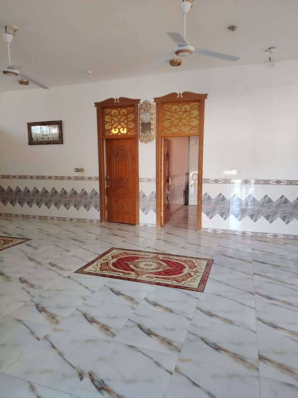 مزرعه مساحه 1500م تحتوي ع بيت مساحه 250م بابل الكفل علئ نهر الفرات طريق ياحسين للاستفسار ***********
