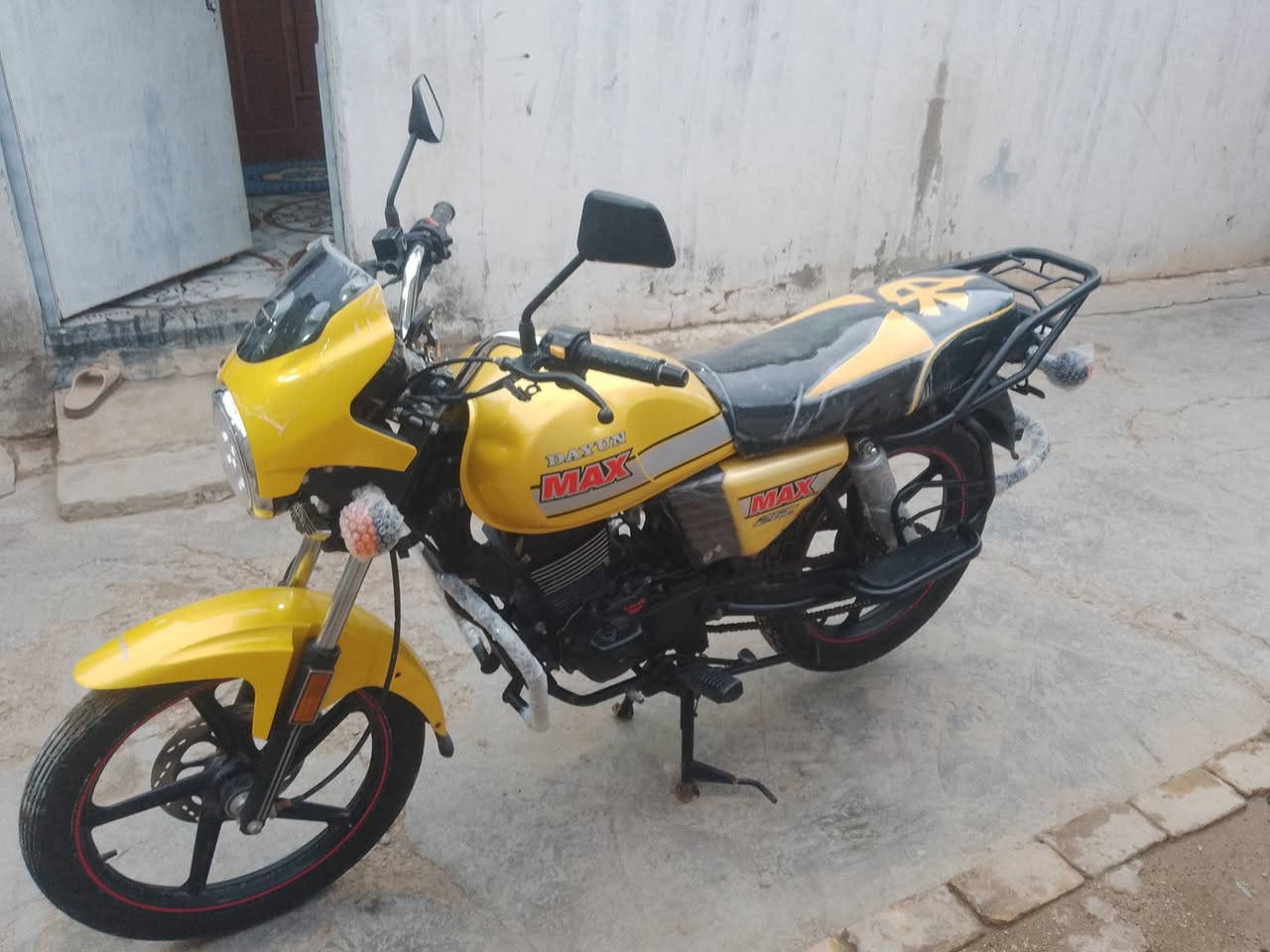 سلام عليكم دراجة دايون مديل ٢٢ وراق صولي دراجة نضيفه   رقمي ***********
