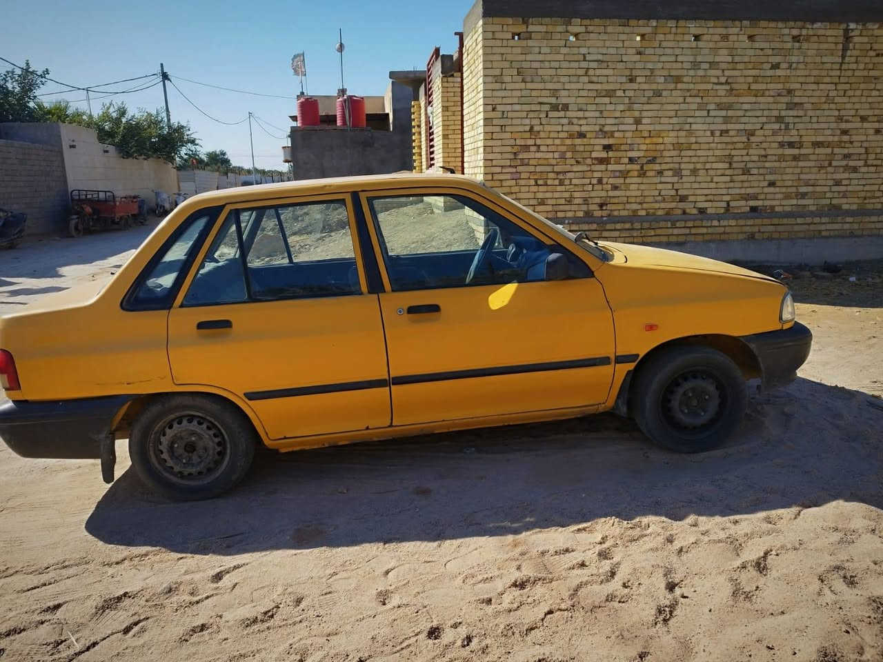 السلام عليكم سايبه موديل 2012
مكينه وگير خير من الله
حداده جديده
تخم تاير جديد
كهربائيات كلها كامله
رقم ميسان ليمته مايعجبك تحول صاحبها يمي 
مختصر الكلام سياره كلش حلوه وجاهزه من كلشي
السعر ٢١ وبيها مجال
عنوانها بصره قضاء المدينه
السياره كلش نضيفه وعله ايدي كلش مهتم بيها
للاستفسار ***********
