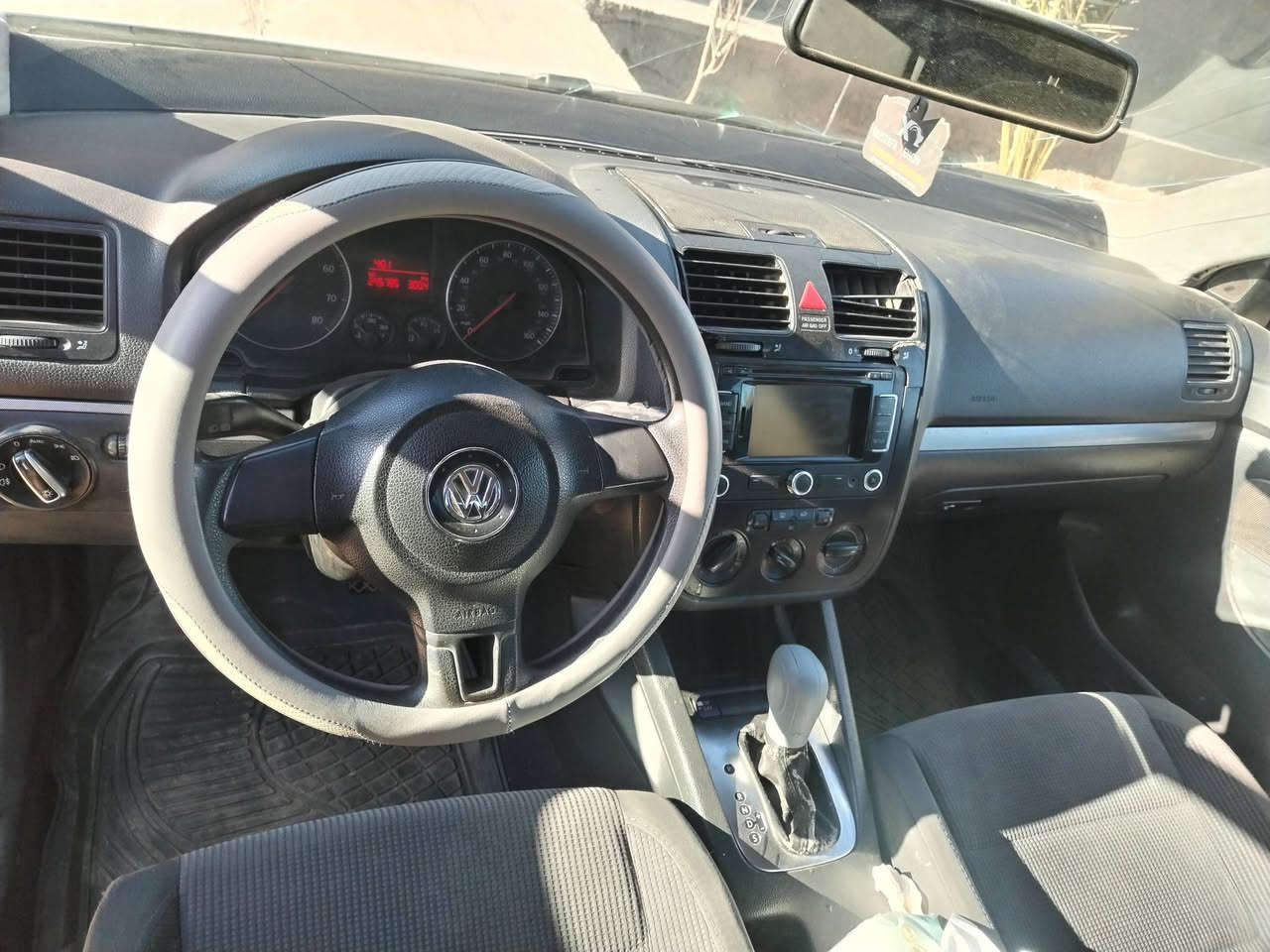 السلام عليكم ورحمة الله وبركاته
جيتا 2006 للبيع 
محرك 2500
السعر 70 $
للتواصل يرجى الاتصال على الرقم
***********
غير متواجد على الفيس
