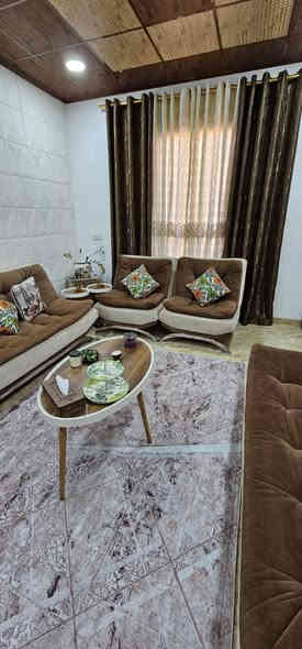 السلام عليكم  
بيت في حي الاوائل خلف بانزيخانه العريان

٢٢٦ م مربع
واجهة ١٠
طابقين
الأرضي غرفتين نوم وغرفة بيها سويت
حمامات
مطبخ حار وبارد ومخزن
هول
استقبال مع مدخل معزول
منور وحديقة داخلية
الطابق الثاني 
غرفتين نوم
هول 
حمامات
مخزن ممكن يتحول إلى مطبخ 
سطح عالي وناصي كاشي بالكامل
ارضية البيت بورسلين قياس كبير
كراج واسع
مع حديقة بالكراج وخارج البيت
سستم كاميرات
سبالت
مطبخ خشب تركي
والبيت احلى في الواقع للاستفسار أكثر على الرقم
***********
