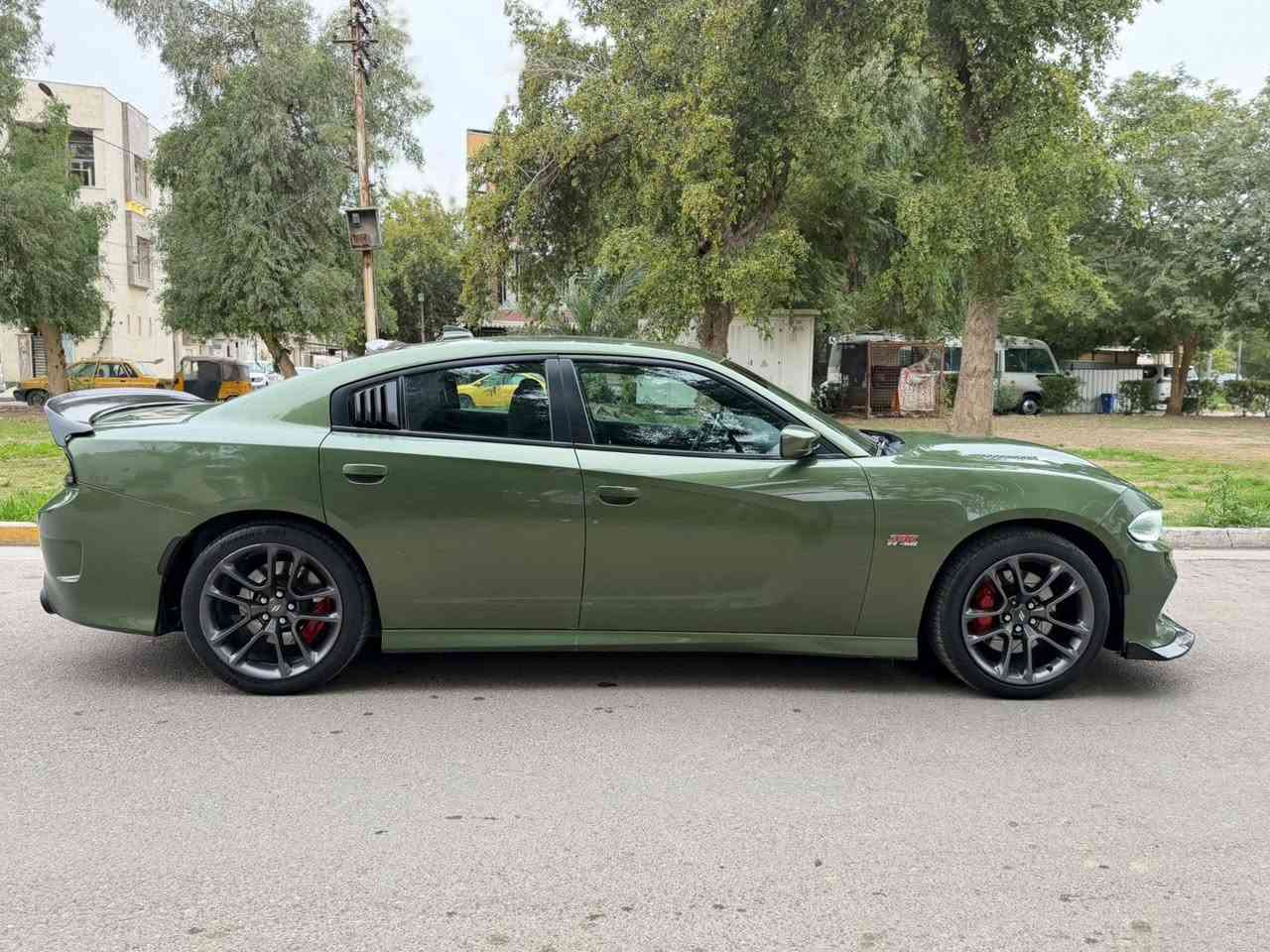 جارجر سكات باك 2020
ماشيه 36الف حقيقي 
اي كلوب بالدشبول ممشتغل مكينه وكير بلاد برغي مملعوبه
السياره  مصروفله هوايه من بنيد ودعاميه وغرفه يم حيدر انتيكة جاهزه من كل النواحي اي نقص ما بيه 
حادث جامغات اماميه وبنيد 
رقم بغداد الانكليزي باسمي 
رايدهه ب19,300$
مكاني بغداد 
للاستفسار ***********
