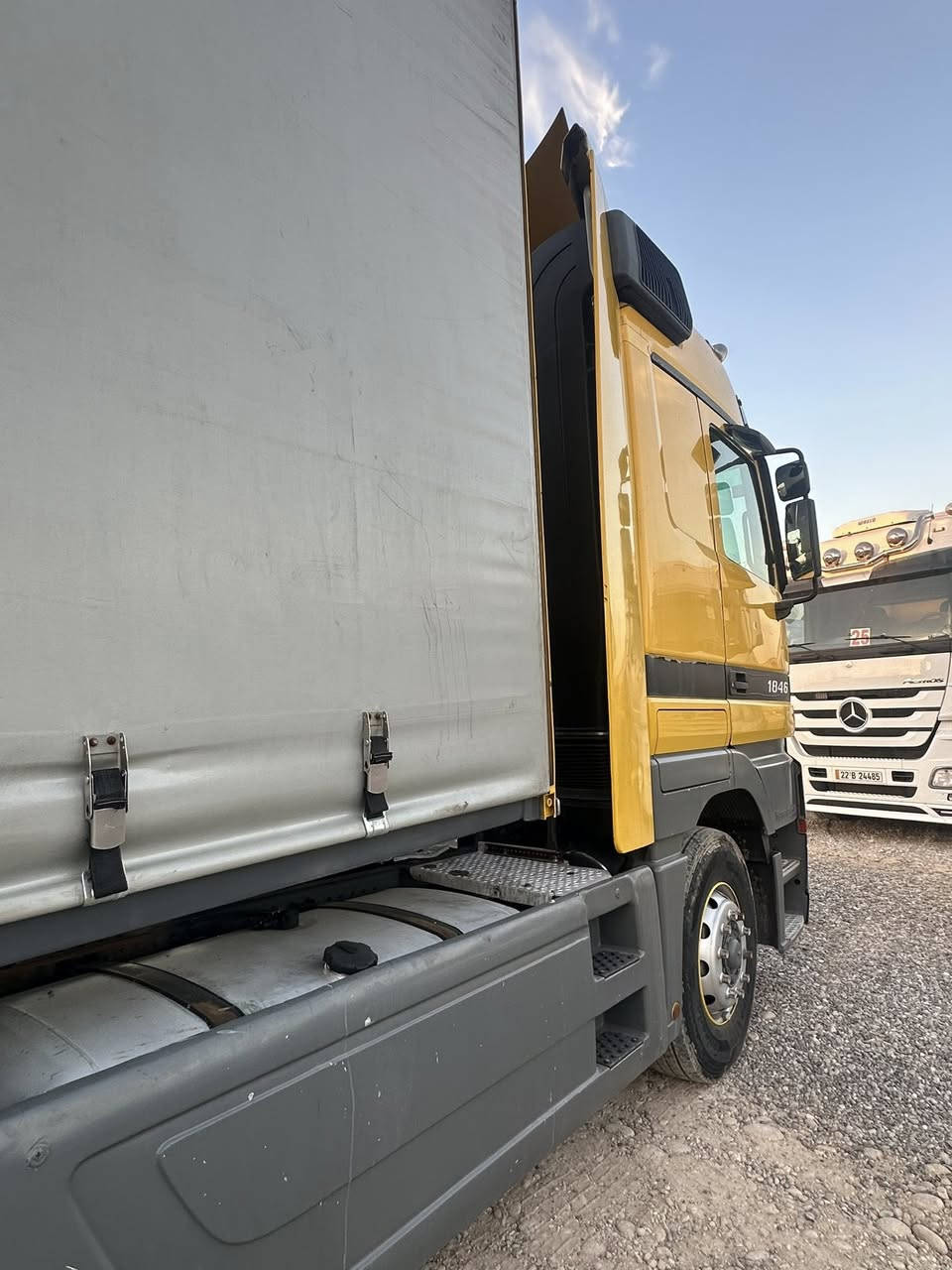 للبيع مارسيدس اكتروز تريله جادر 
موديل 2003 
حجم 1846
مواصفات ريتايدر تبريد هورنات 
عربانه نوع كرون
***********
***********
***********
***********
