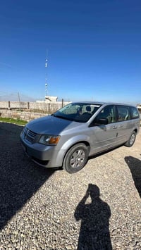 دوج كرفان للبيع موديل ٢٠٠٩ ثلث قطع تبريد محرك ٣٣٠٠تايرات جدد ٧راكب بيه...