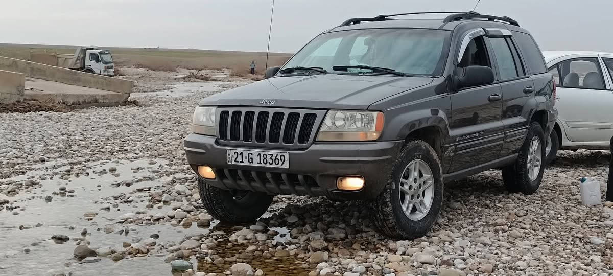 جیب موديل ٢٠٠٠ محرك ٨
صدر و باتري و تايرات و بلاكات و نوزل و تبريد و تدفئه كلها جديد
كشن كهربائي و سلايد و محرك و كير خيرمن الله 
بنزين و غاز ١٢٠ لتر
سنوية و رقم جديد بسمي 
بدون صبغ ماعدها ربع جامرلغ جلاتين امريكا
لايت زينون
سعر ٧٧ وبيها مجال
***********
مکاني کرکوک
