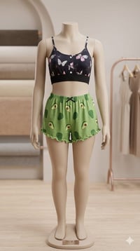 عندي ملابس نسائيه وتراكات شي ان شلعه اريد ابيعهن اسعارها. مناسبه الي ي...