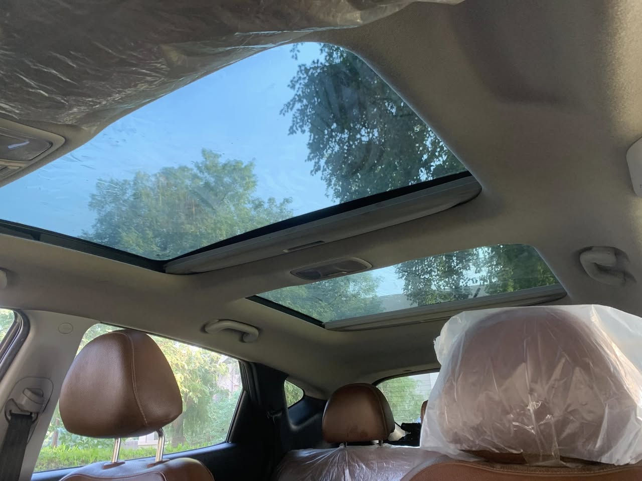 توسان 2015خليجي 
مكفول 
لمتد 1/1
بصمة
بانوراما 
كراسي جلد قرميدي
كراسي كهرباء 
مري شفط 
السعر 145 ورقه وبيها مجال 
للاستفسار ***********
