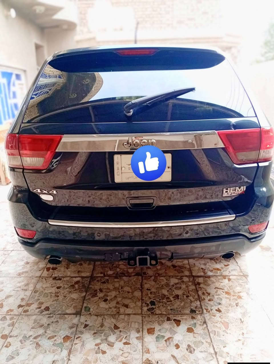 السلام عليكم للبيع او مراوس جيب لاريدو فول مواصفات لمتدد بنوراما كشنات كهربائيه مري شفط تحكمات حساسات شاشه حداده تخم تاير مكينه كير كله جديد مكينه 8 توني شادها  زيرو مديل 2013 وارد امريكي حادث بابين سرقه بدون دواخل أو ضربه داخليه وبيها ربع الجاملغ الامامي فقط ولباقي مكفول من كلشي السعر 165 وبيها مجال رقم بغداد بسمي مكان السياره ميسان اي استفسار اتصل ***********
