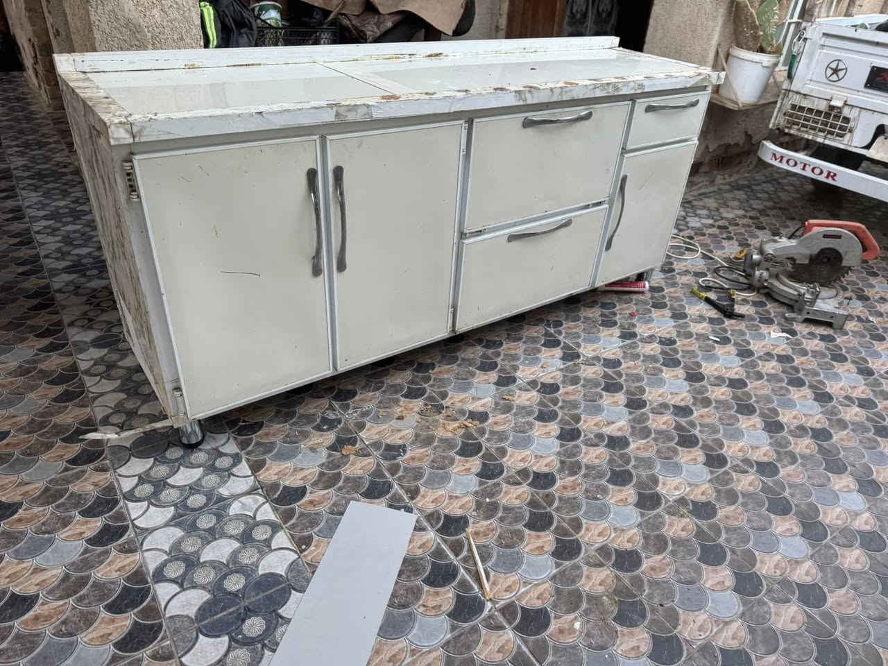 للبيع
كاونتر قياس مترين والسنك قياس متر
للتواصل خاص او واتس اب ***********
العنده كاونتر تصليح او للبيع يدزه
