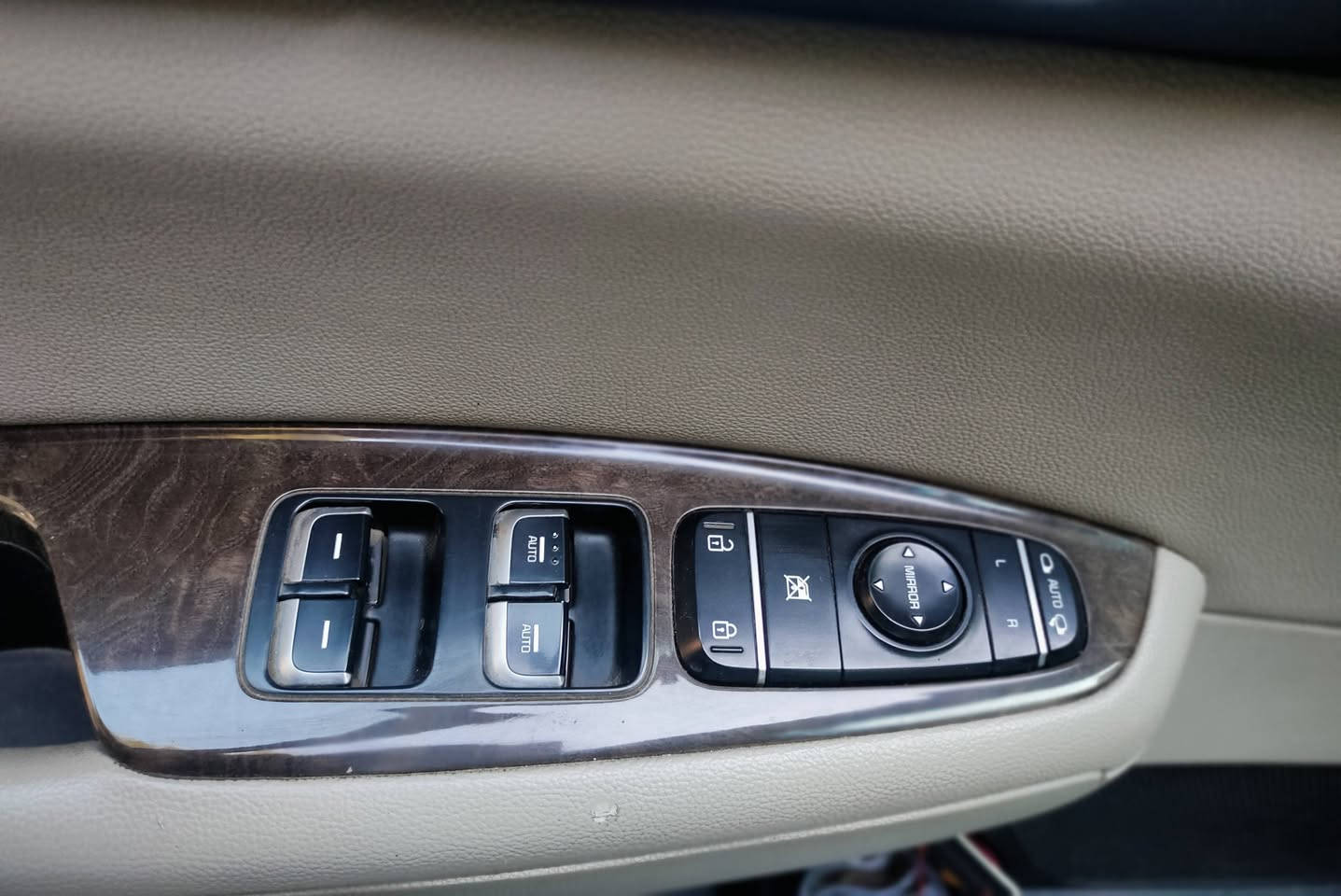 السلام علیکم
اوبتيما ۲۰۱۷ خليجي ٢٤٠٠ فول مواصفات عدى البانوراما, بصمة تشغيل بصمات ابواب ، بردات ، تحكمات ، رادارات ، كاميرا  ،مري شفط ، ويل كروم ، موضحة بالصور

استخدام شخصي ماشية ١٠٠ قابلة للزيادة

رقم بغداد سنوية جديد ۲۰۳۰

كفالة عامة عدى بارد بدون صبغ ولا تكحيل

السعر ١٧٦

*********** اتصال

غير متواجد على الفيس
