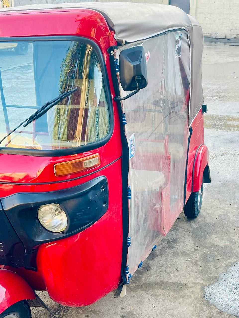 السلام عليكم توك توك للبيع 2016 معمره وحلوه التيك توك جاهزه من كل شيء مكان بغداد مدينه الصدر رقم الهاتف *********** الاتصال على هذا الرقم اوراق اصوليه السعر 3800 وبيها مجال
