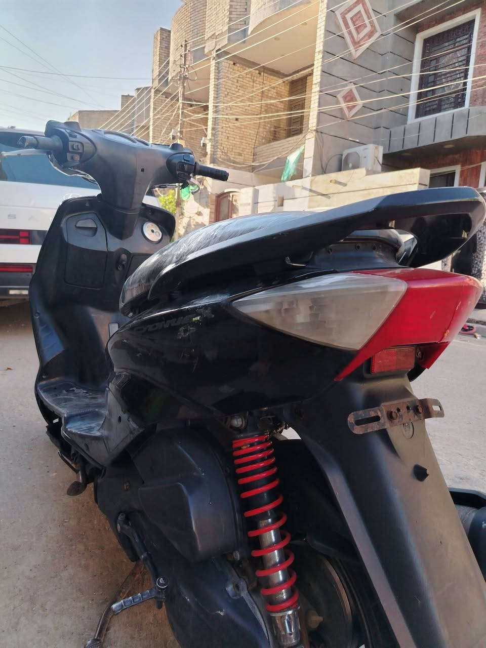السلام عليكم سكنس للبيع دراجه كله شغال كهربائيات سلف وهندر ب٣٥٠ الف وبيه مجال حك الجيه المشتل قرب تقاطع المطبك ***********
