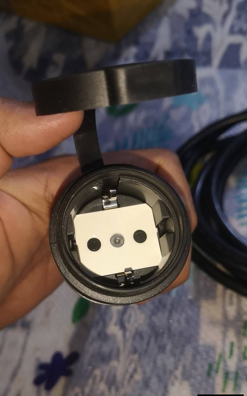 كيبل شحن للسيارات الكهربائية
المواصفات الفنية الموضحة:
العلامة التجارية: KEDU.
رقم الطراز: S0122.
التيار: 16 أمبير (16A).
الجهد: 250 فولت (250V~).
درجة الحماية: IP54، مما يعني أنه محمي من الغبار ورذاذ الماء من كافة الاتجاهات، وهو مناسب للاستخدام في الظروف التي قد تتضمن بعض الرطوبة.شركه KEDU 
القدره ١٦ أمبير
لوك جديد غير مستخدم نهائي
السعر ٣٥ الف مع توصيل نهائي قفل


**إذا كنت صاحب هذا الإعلان وتريد حذفه لأي سبب، رجاءا أرسل رسالة إلى الدعم الفني**