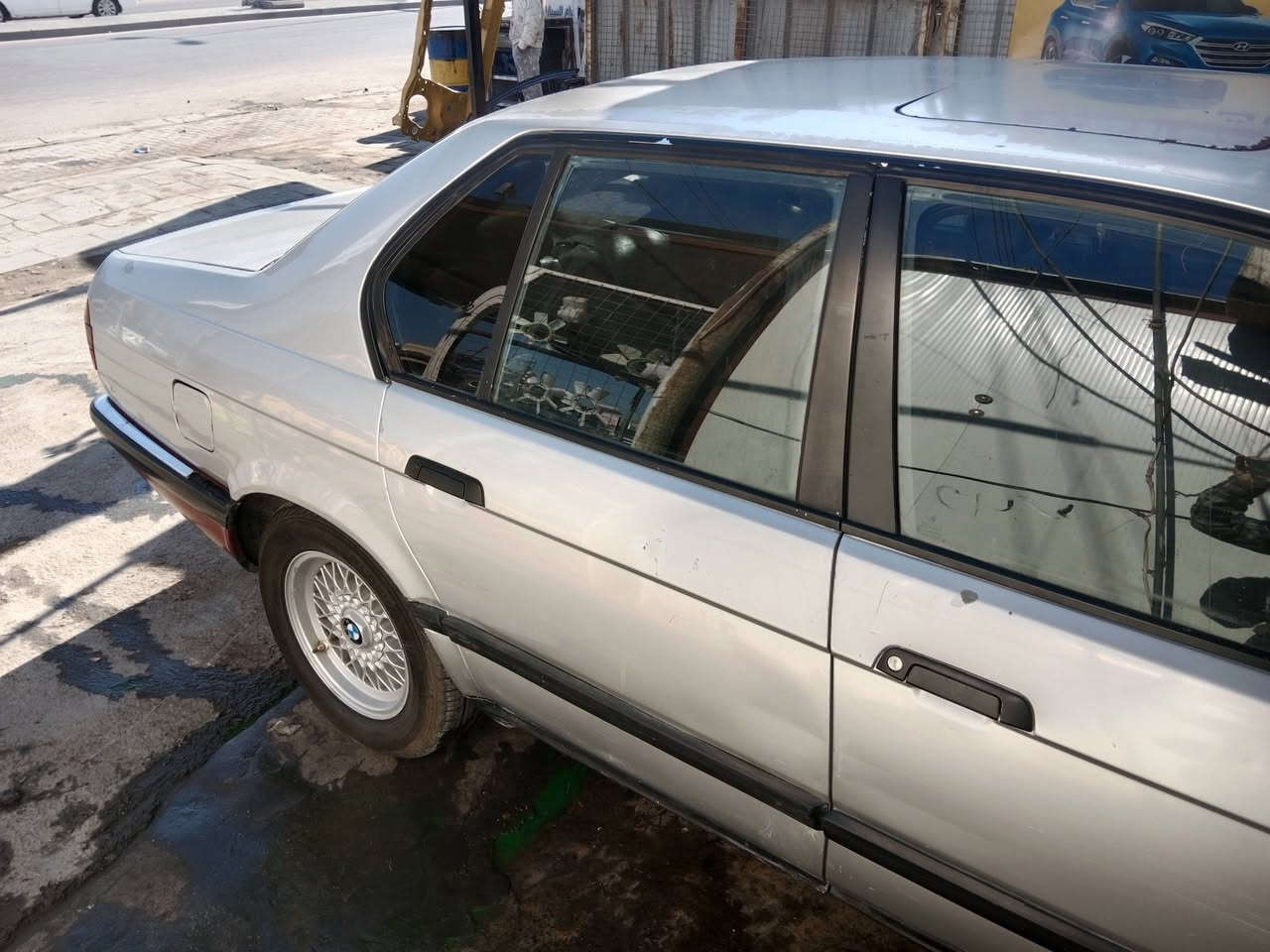 سلام عليكم بي ام موديل 94 حجم 730 فول مواصفات 8 سلندر كير ومكينه مكفولات تبريد ثلج دبل ايرباك دبل جكمجه برده خلفيه سلايت طكتين كشنات كهرباء حتى التجاوي تصعد وتنزل تخم تاير جديد سلف داينمو جدد رقم بغداد انكليزي بااسمي حداديه اماميه جديده اخوان عوزها دوشمه كشنات فقط السعر 45 وبيها مجال للطيبين *********** عنوان بغداد الري وره البياع وبيها ضربه خفيفه بس ضاربها معجون بس عوزها صبغ
