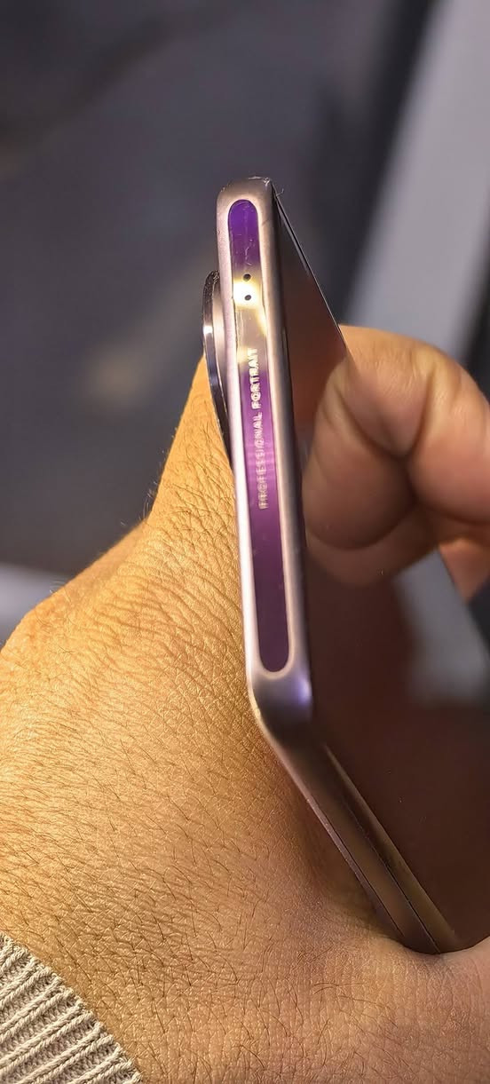 سلام عليكم
خبير البورتريه 
Vivo v 40 
جهاز يجي بكاميرا بتحفة فنيه. من شركه زايس Zeiss 🔵

معالج قوي 
Sn 7gen 3 
ببجي 90 فريم 
بطاريه عملاقه 
5500 ملي امبير 
شاشة سوبر اموليد 120 هيرتز
جهاز نظافة 95 بالميه
بدون ملحقات

مكفول من كلشي 
عنواني بغداد مدينة الصدر
توصيل موجود فقط باعتماد


**إذا كنت صاحب هذا الإعلان وتريد حذفه لأي سبب، رجاءا أرسل رسالة إلى الدعم الفني**