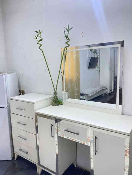 الغرفه البيع تركي مستعمله بدون جربايه+ثلاجه سعر٨٠٠الف وبيها مجال العنوان مدينه الصدر توصل ***********
